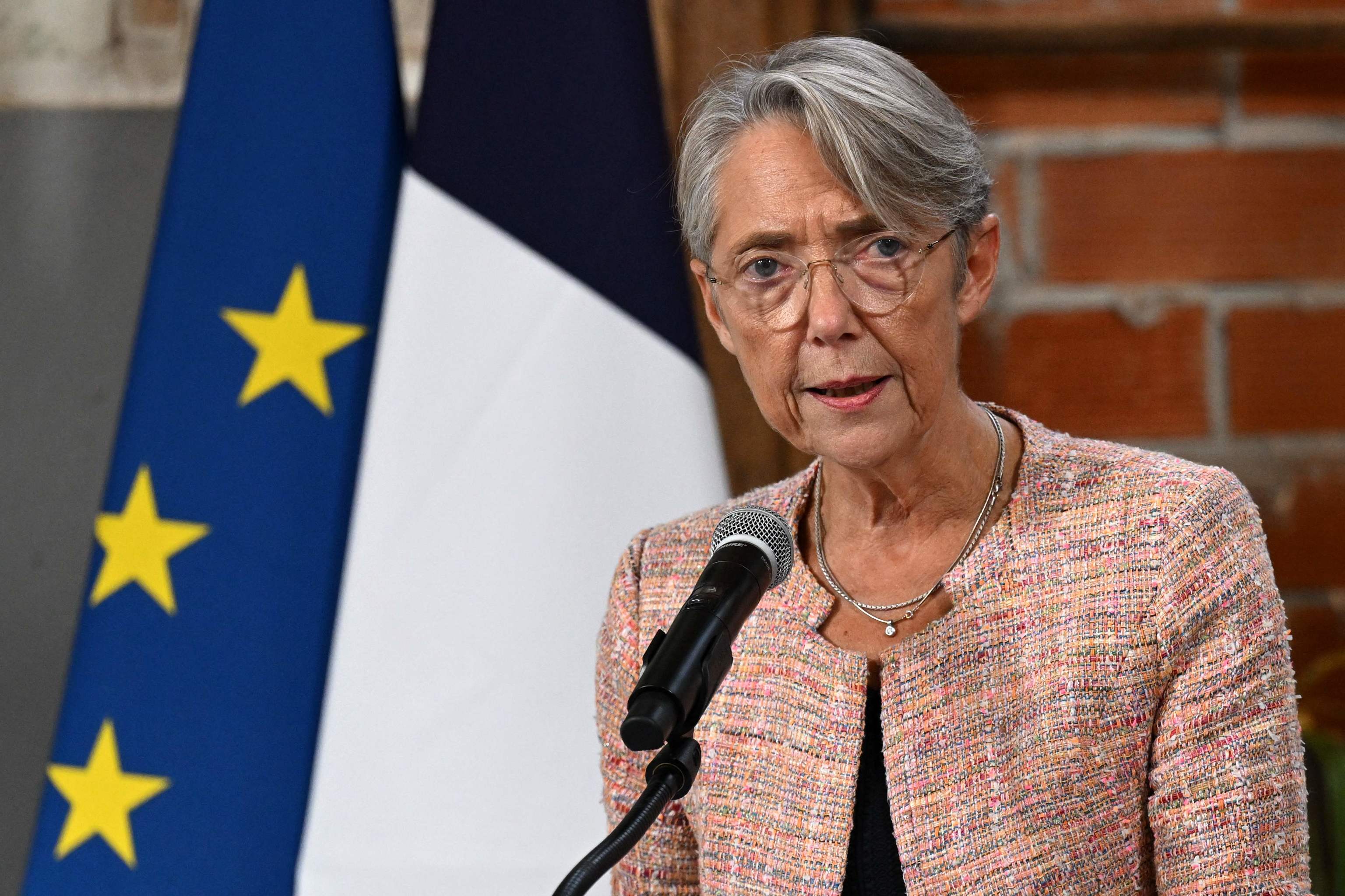 La primera ministra de Francia, Elisabeth Borne, pronuncia un discurso en el lanzamiento de los veintids proyectos relacionados con la planificacin ecolgica que se llevarn a cabo bajo el lema "France Green Nation" en Pars el 21 de octubre de 2022