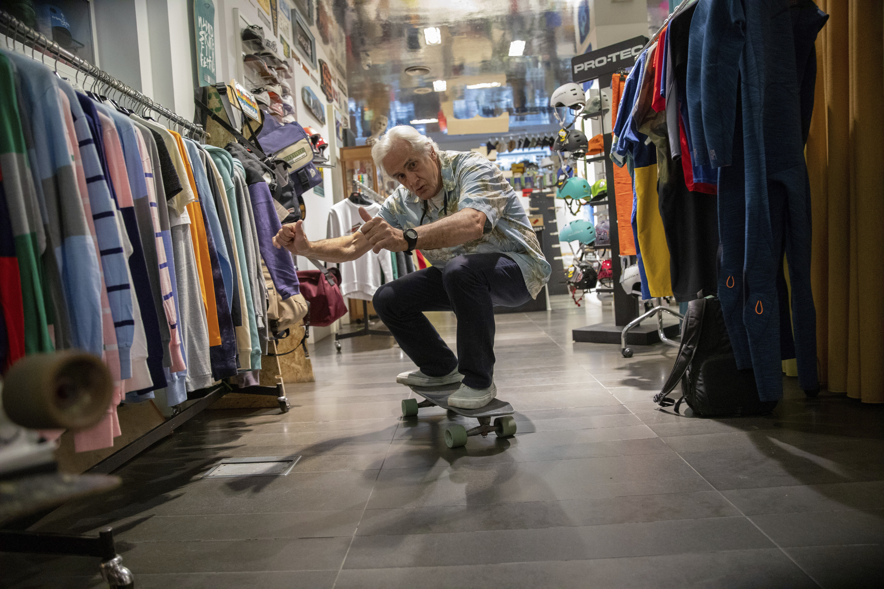 Jos Antonio, alias Doc, patinando en la tienda de la calle Ayala.