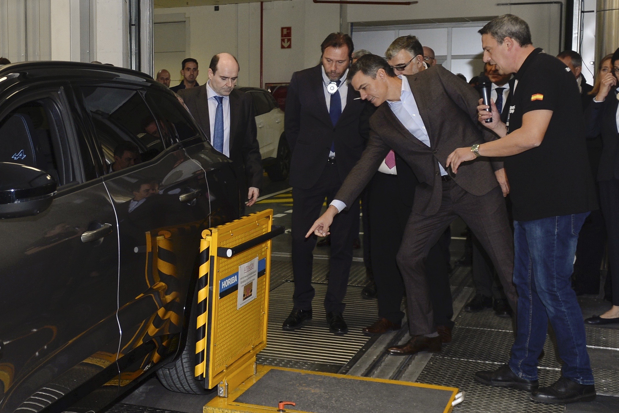 El presidente del Gobierno, Pedro Sánchez, en el centro de I+D de Renault en Valladolid este lunes
