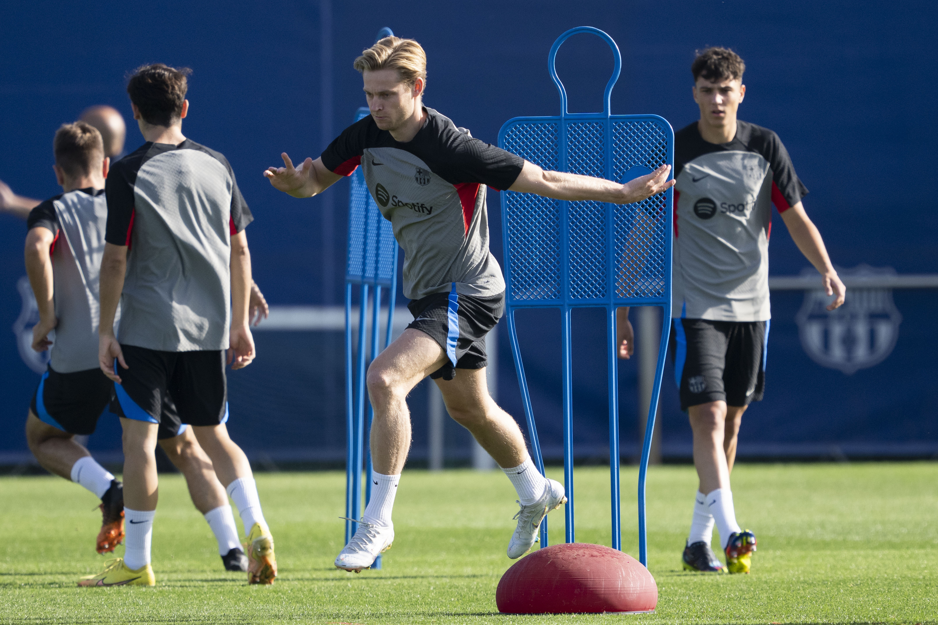 De Jong entrena con el Barcelona.