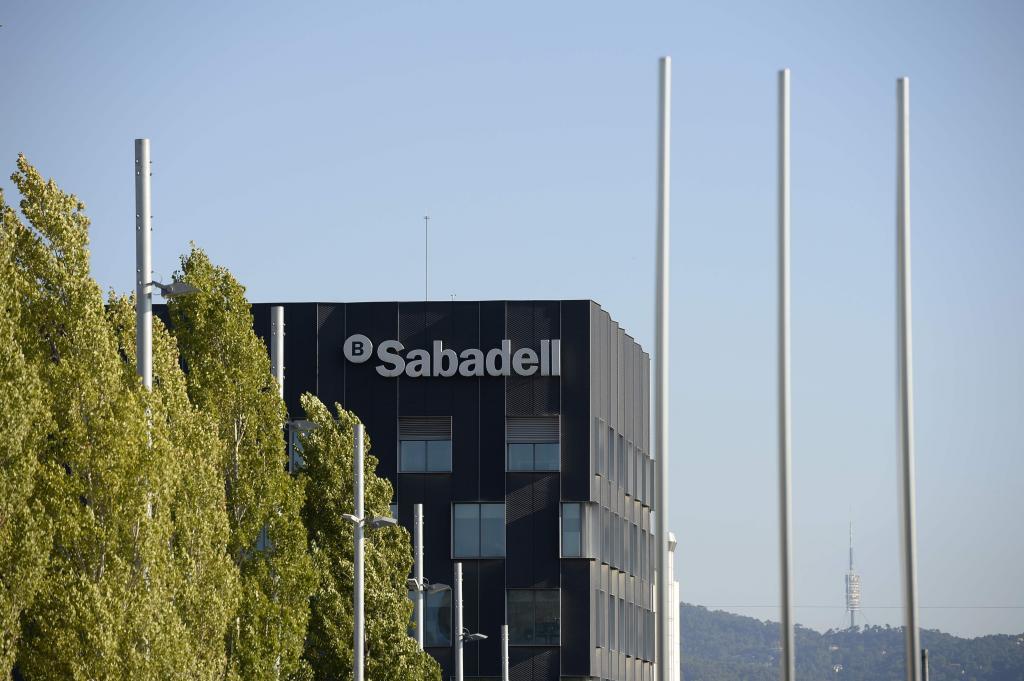 El Sabadell ganó 709 millones hasta septiembre, casi el doble que en 2021, y eleva el 'pay-out' a un "mínimo" del 40%