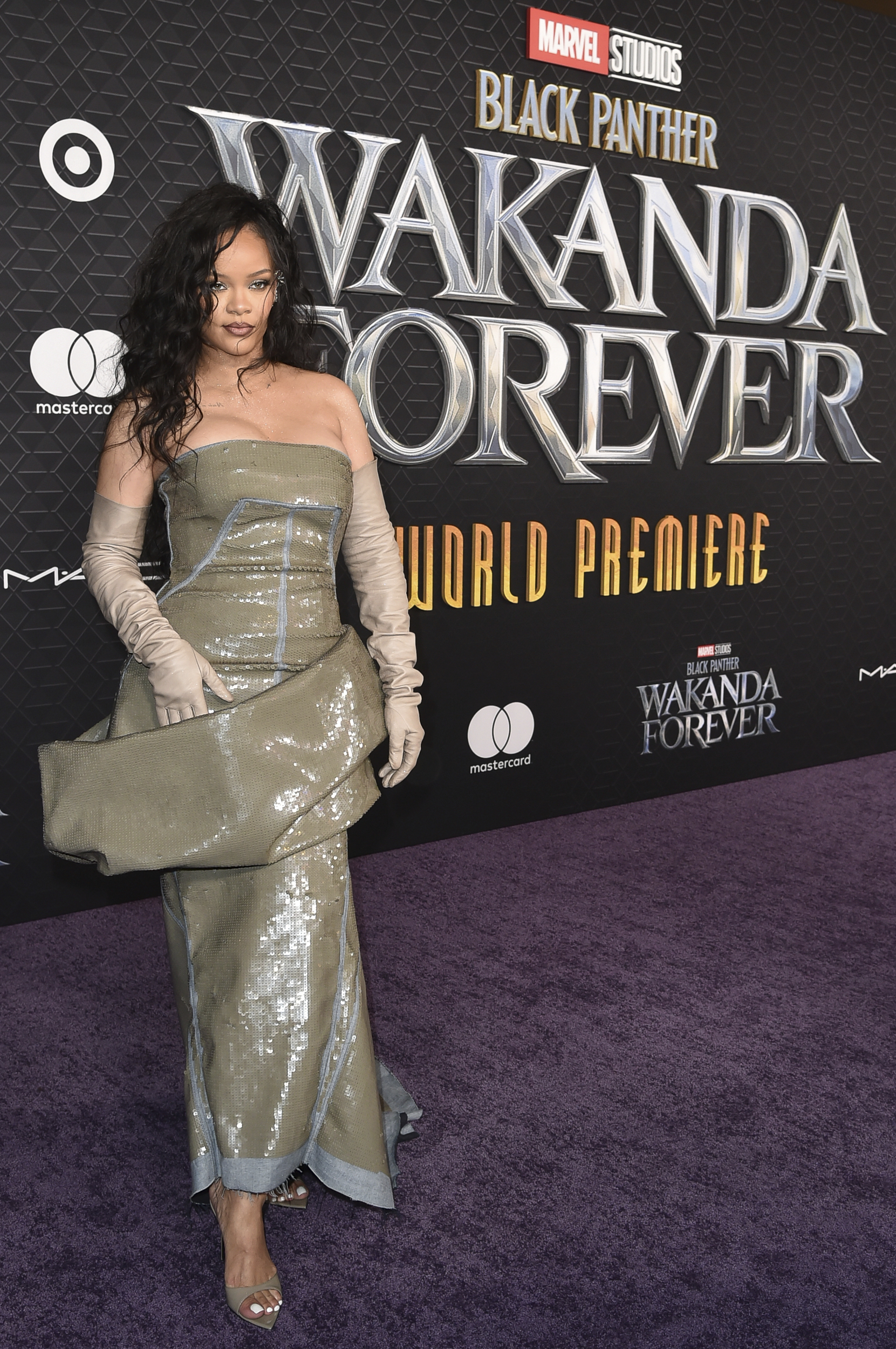 Rihanna acude a la presentación mundial de "Black Panther: Wakanda Forever".