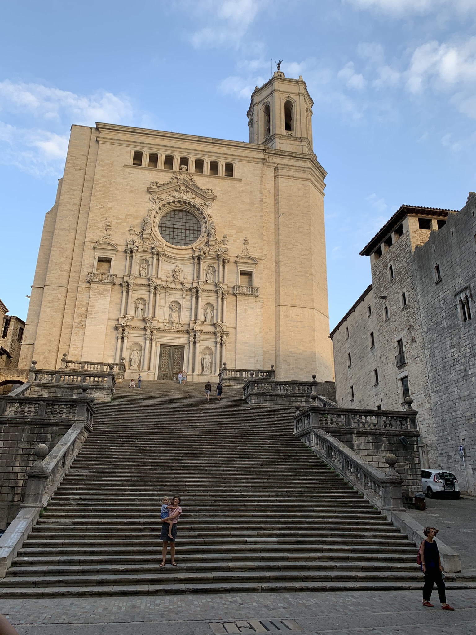 La escalinata de la Catedral de Santa María.