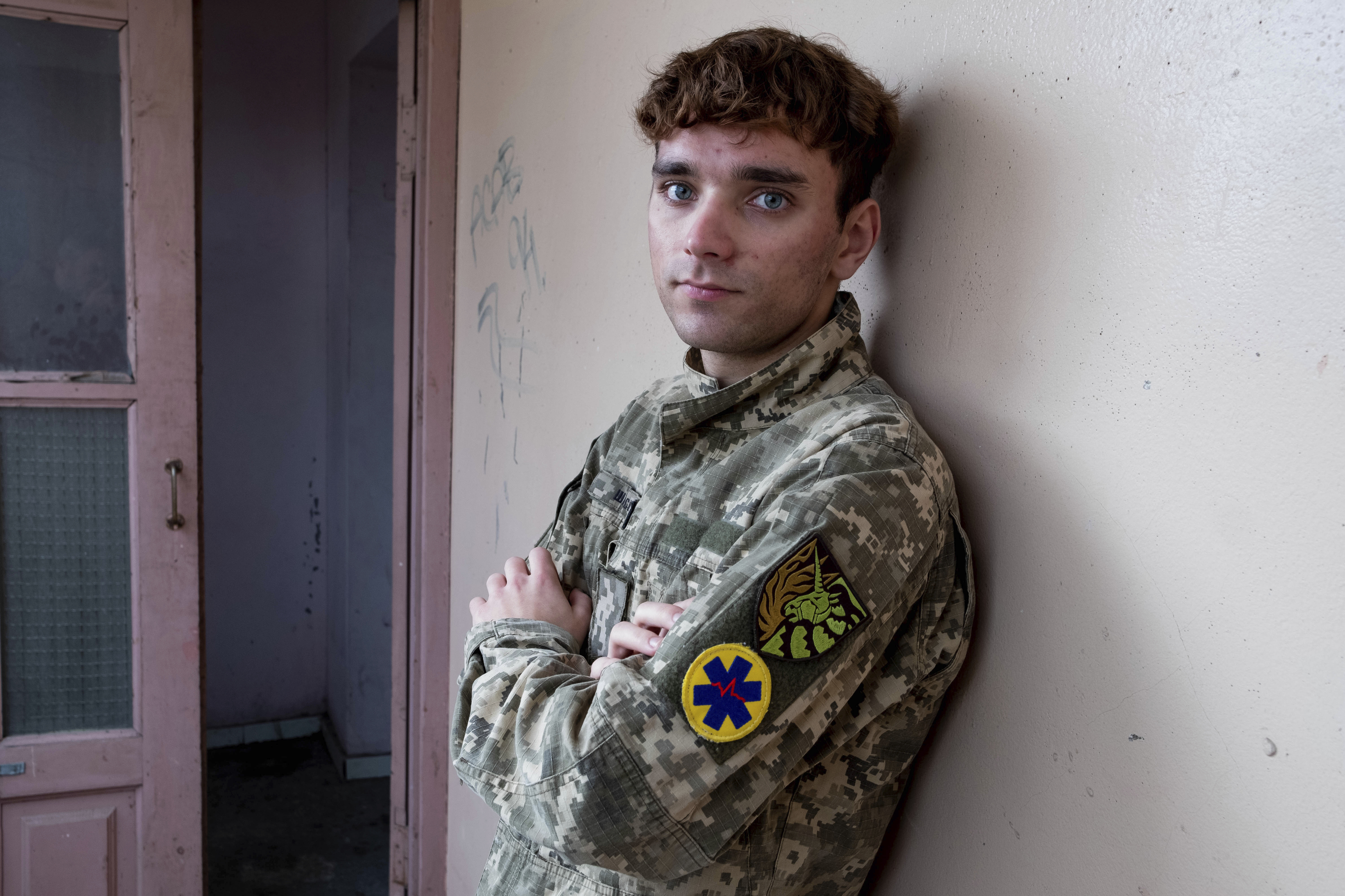 Olexander Shádskykh, miembro del grupo militar LGTB y médico del ejército de Ucrania.