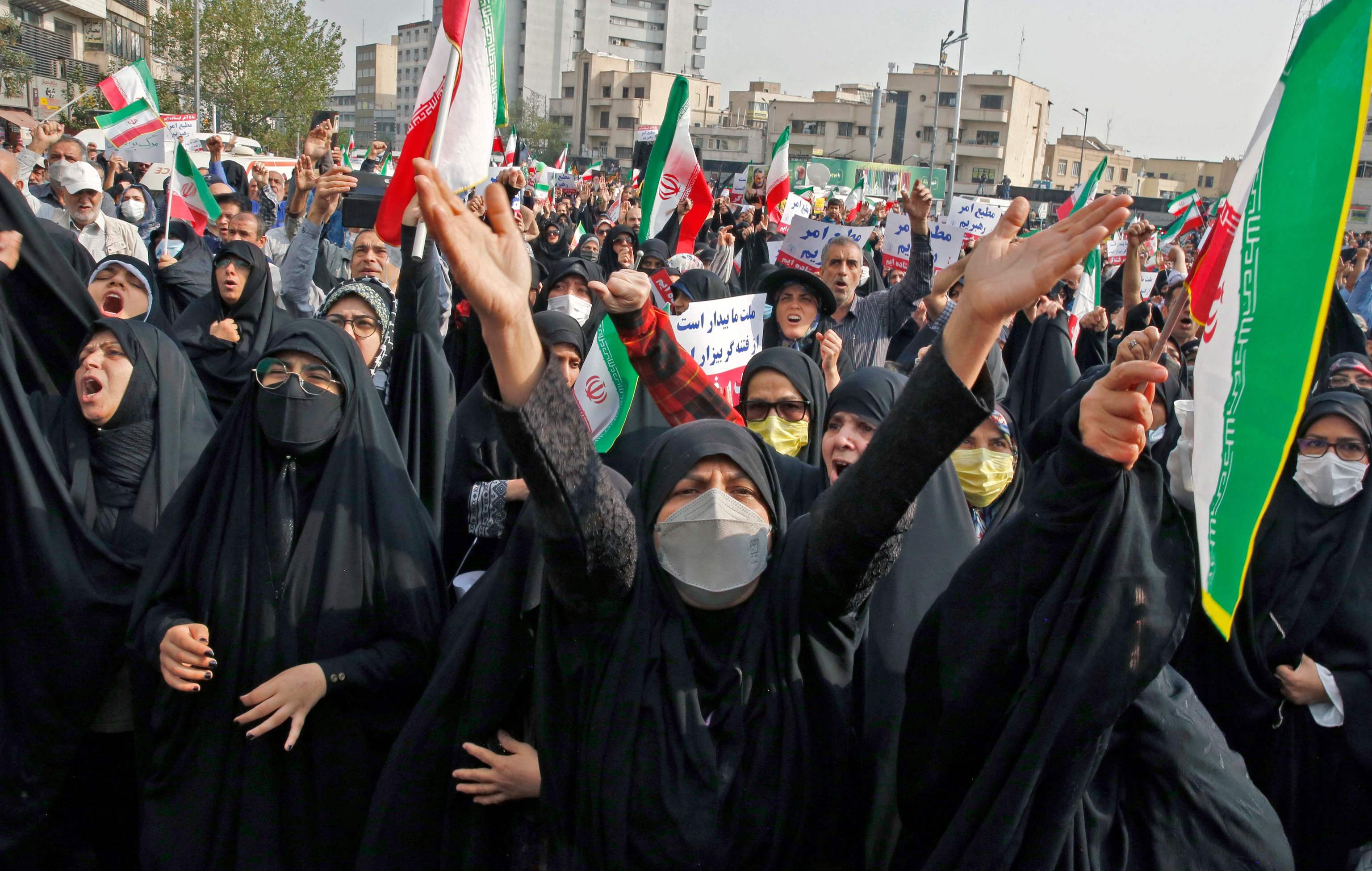 Mujeres iranes se manifiestan en Tehern, este viernes.