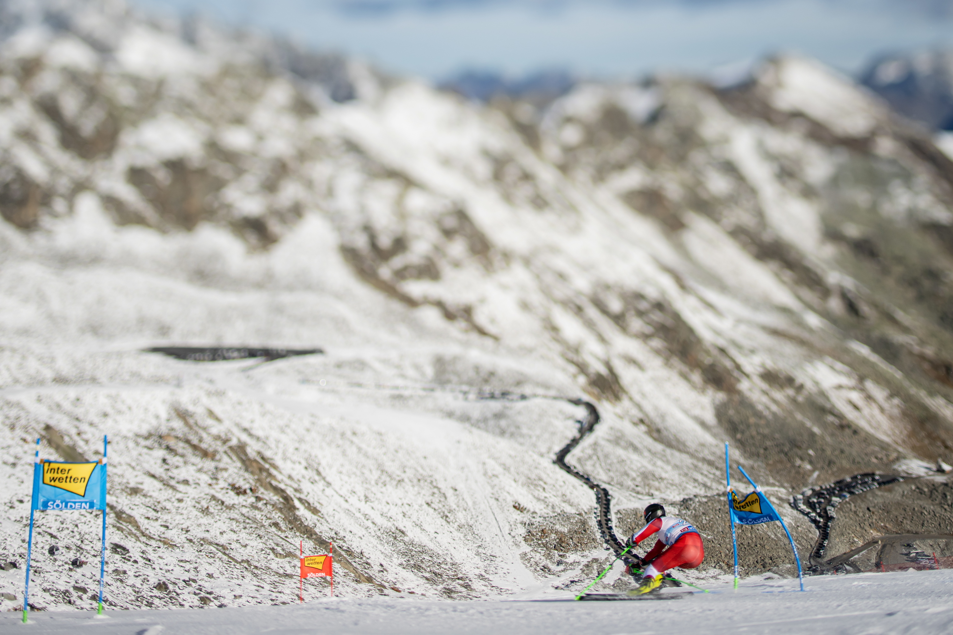 Descenso del austraco Raphael Haaser durante la Copa del Mundo de Esqu Alpino.