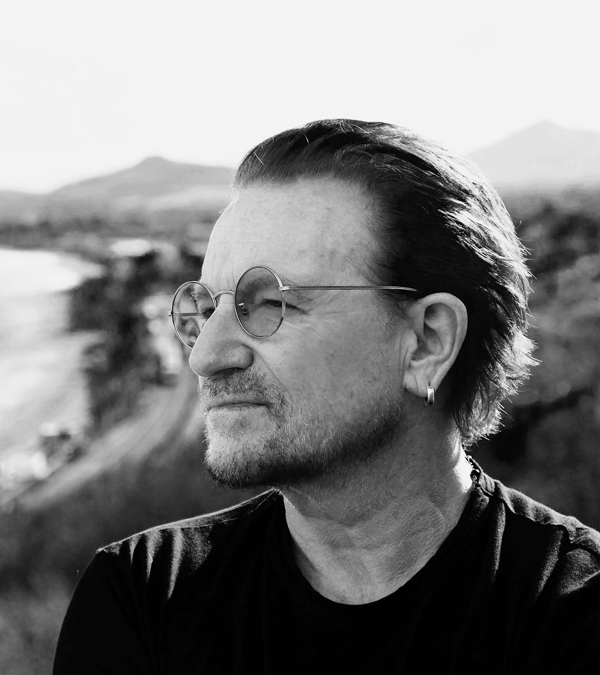 Bono, lder de U2, publica 'Surrender'.