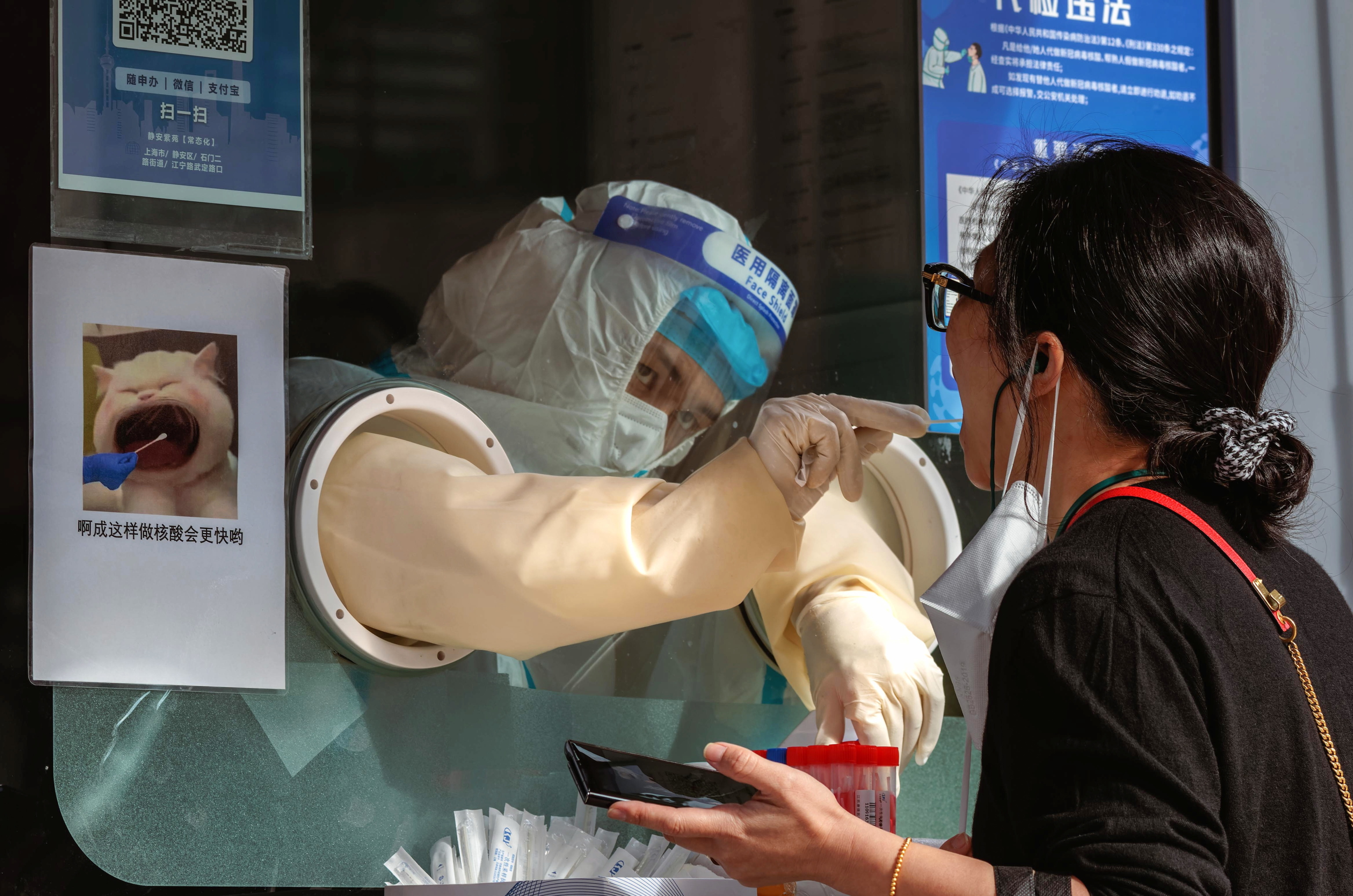 Test de coronavirus, hace unos días, en China