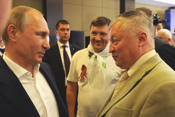 Putin, con Karpov, en una imagen de archivo.