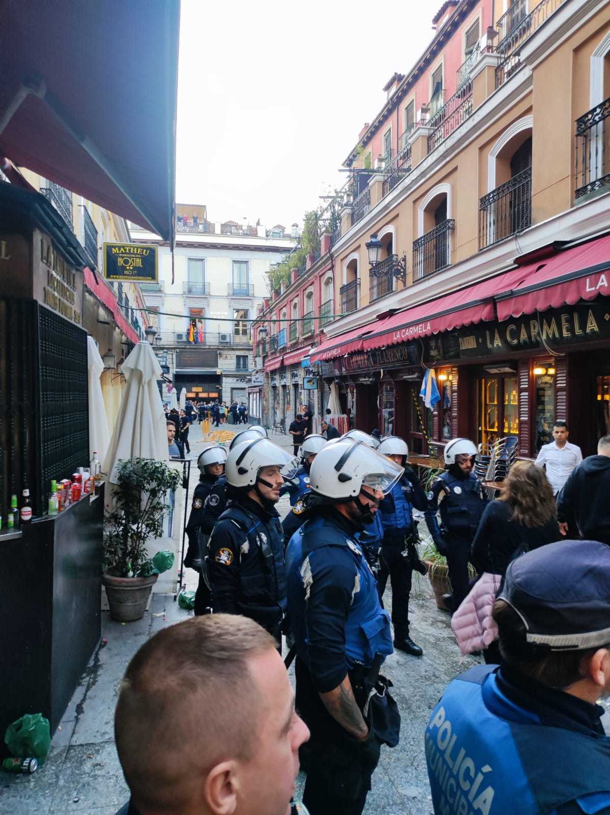 La Polica carga contra los hooligans del Celtic tras varios altercados en terrazas del centro de Madrid
