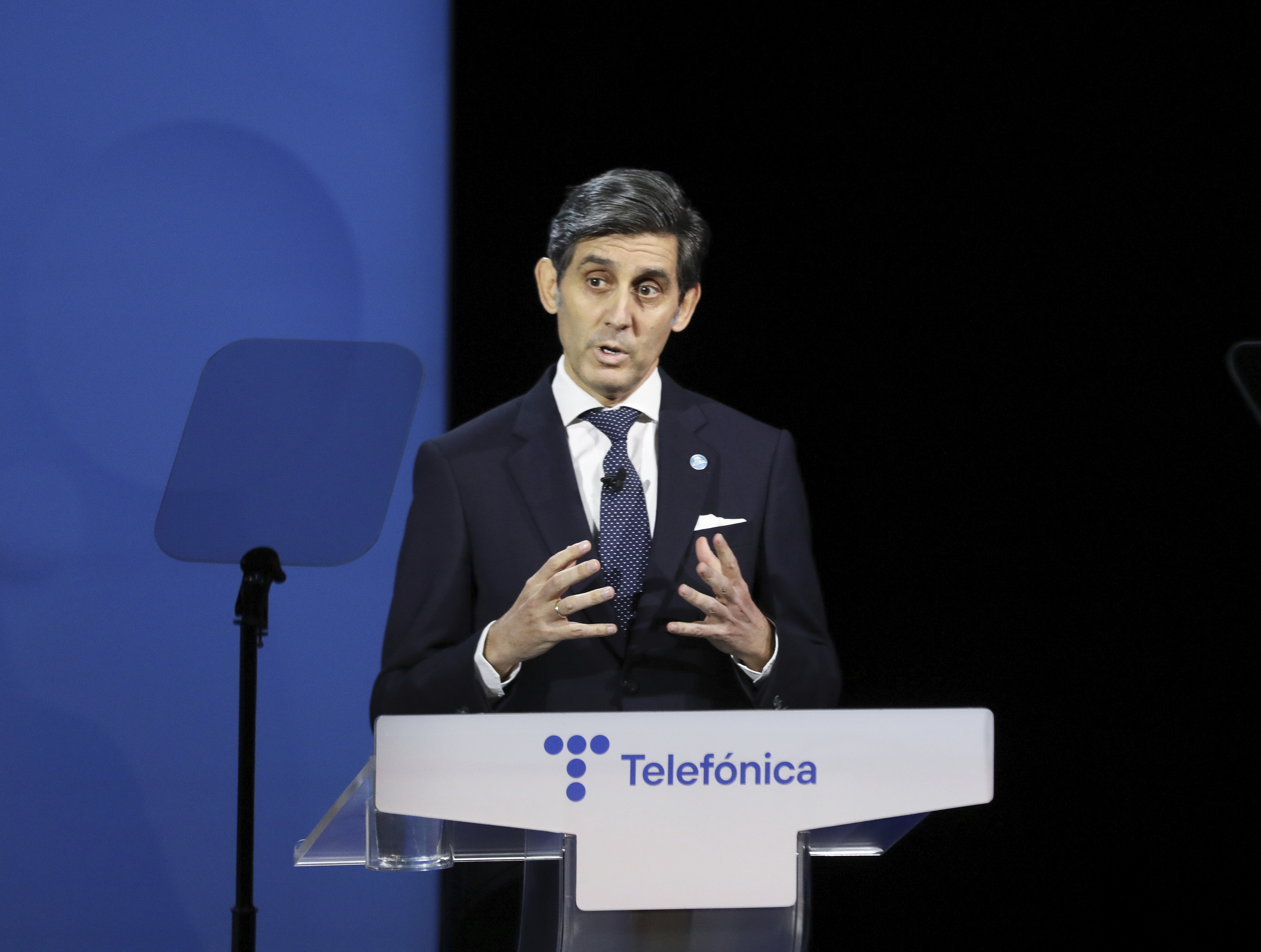 El presidente de Telefónica, José María Álvarez-Pallete, interviene en una Junta General de Accionistas de Telefónica S.A., en el Edificio Central del Distrito Telefónica, a 8 de abril de 2022, en Madrid (España).
