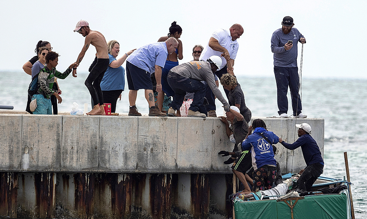 Migrantes cubanos desembarcan en agosto en Florida.