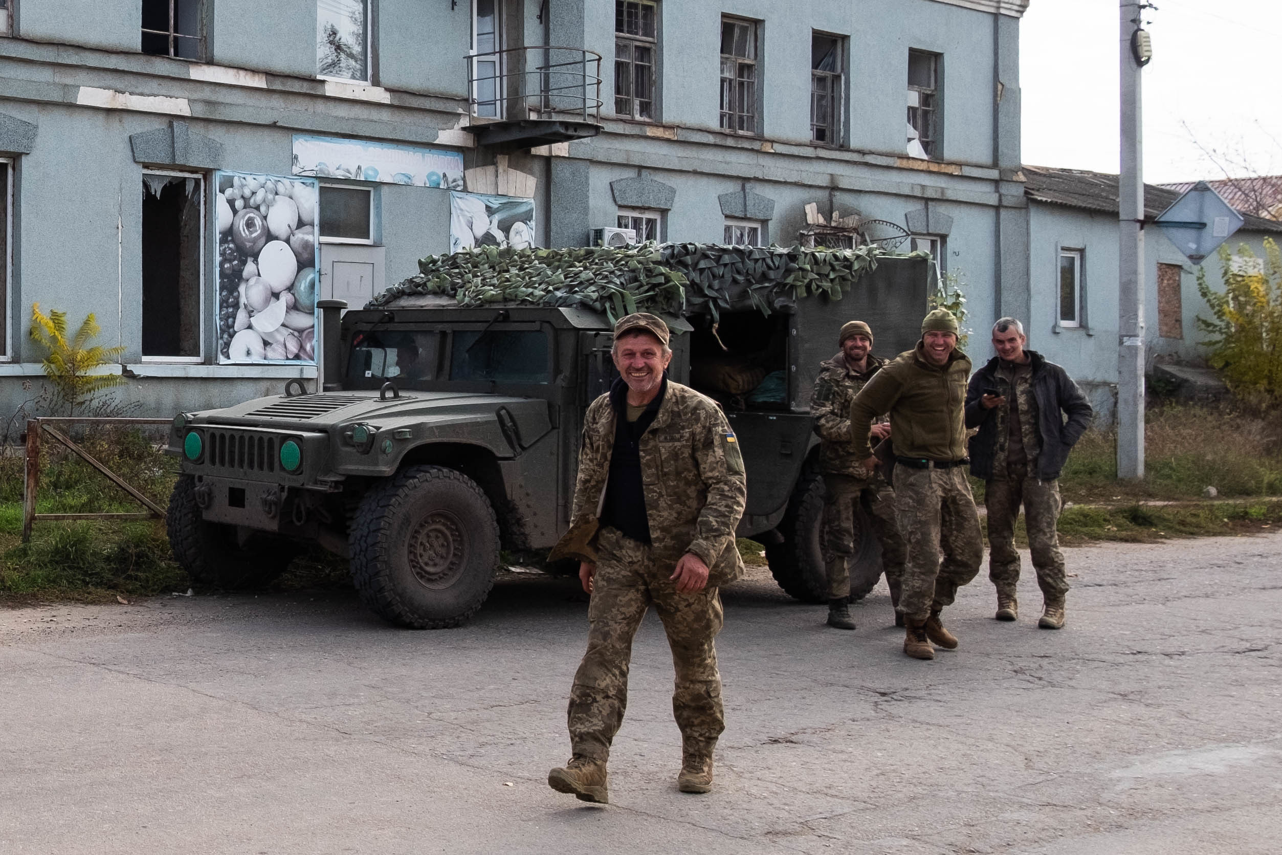Soldados ucranianos desplegados en el frente de Jersón.