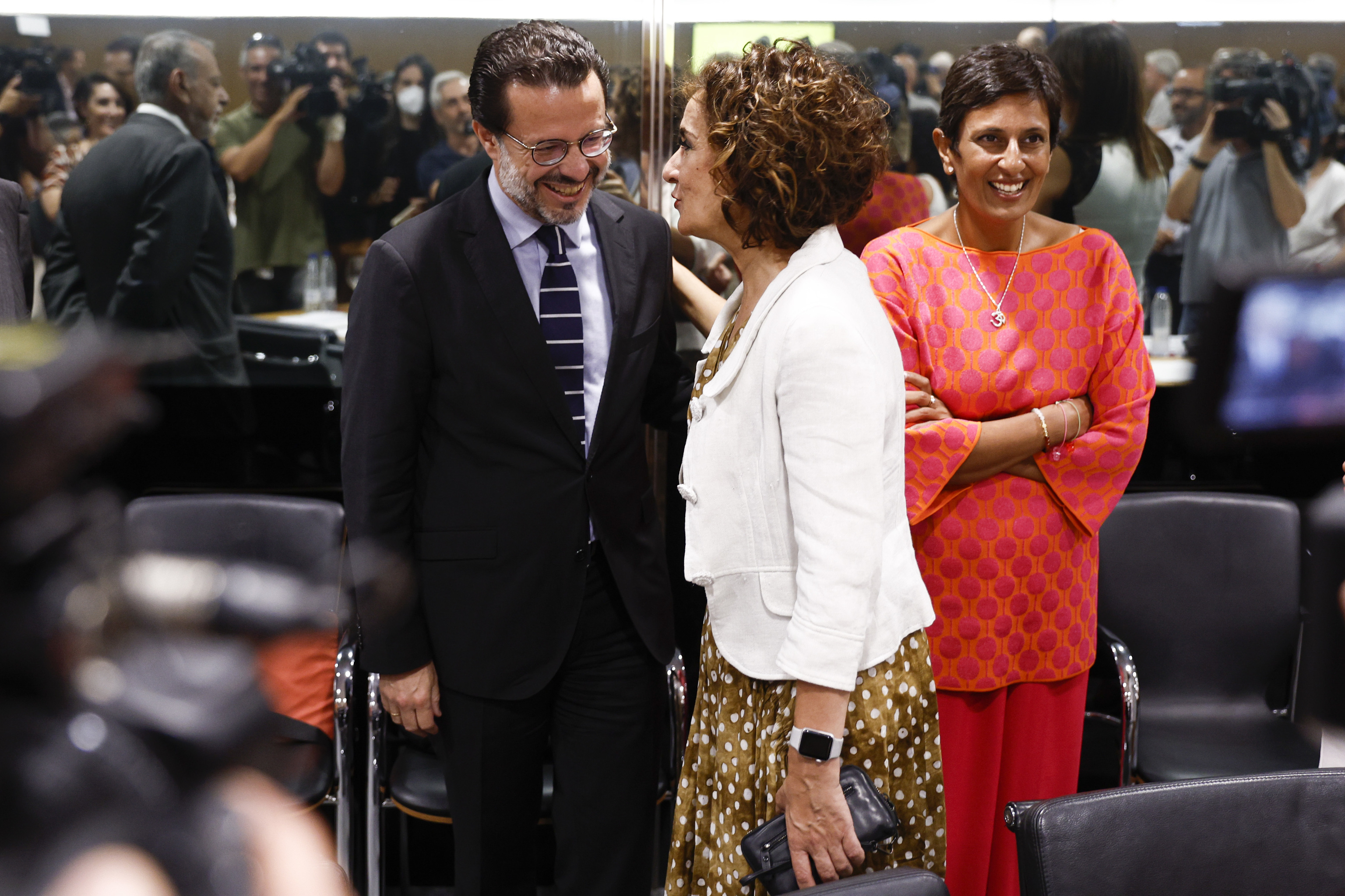 El consejero de Hacienda de la Comunidad de Madrid, Javier Fernndez- Lasquetty, y la ministra de Hacienda, Mara Jess Montero.
