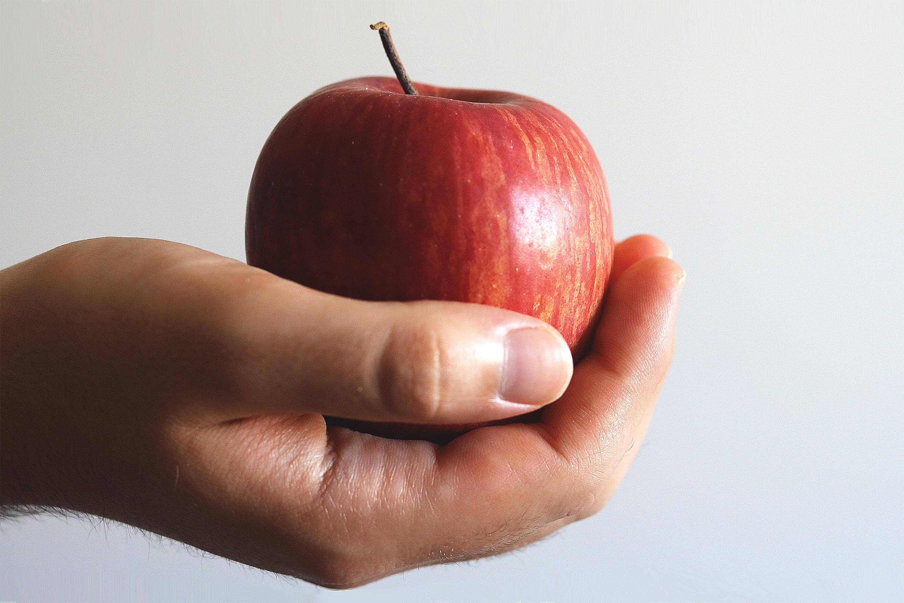 ALT: Comer la fruta con piel es mejor que pelarla? Mitos y varias realidades