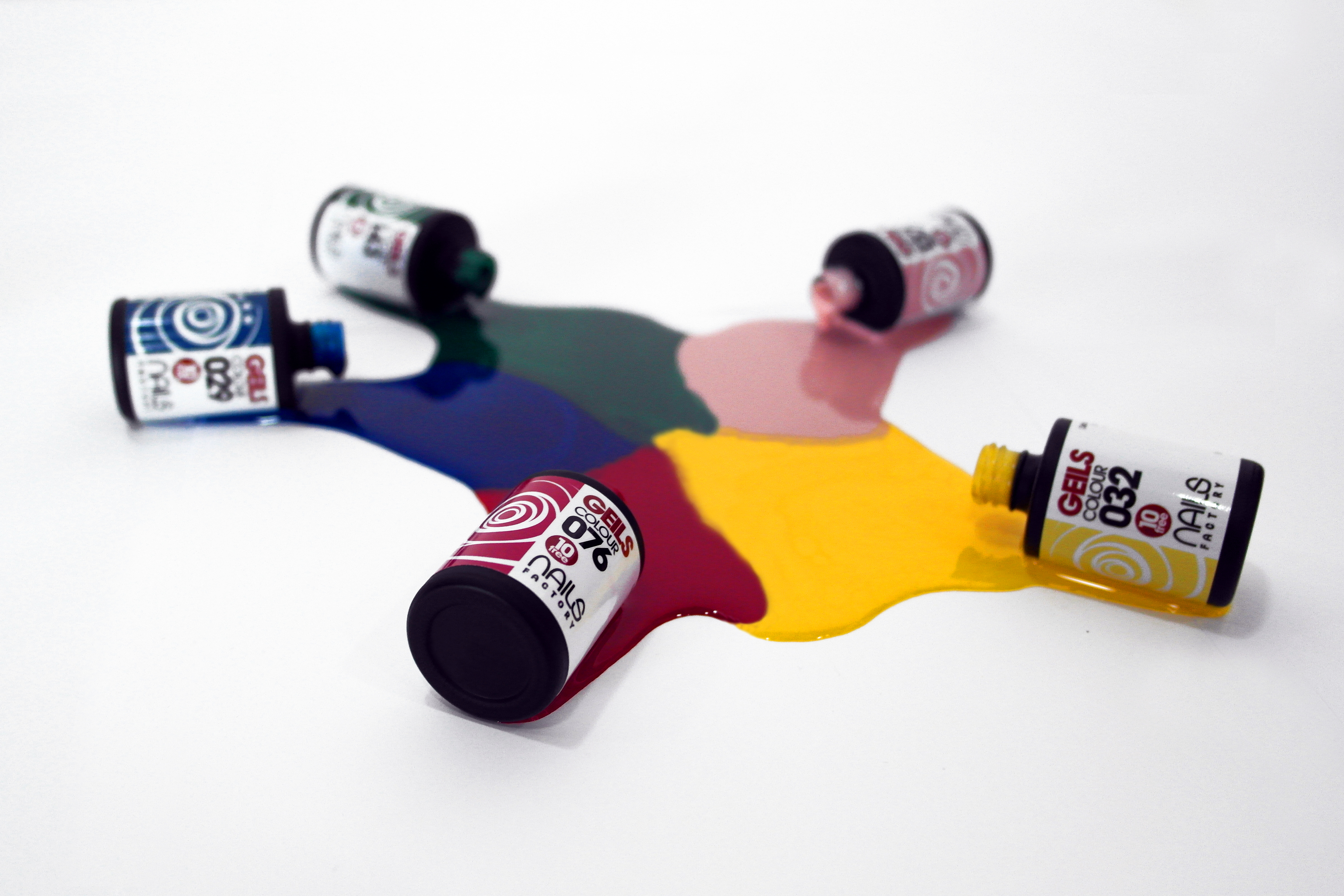 Los esmaltes tradicionales Colour Dreams y los semipermanentes Geils Premium de Nails Factory estn disponibles en ms de 200 colores.