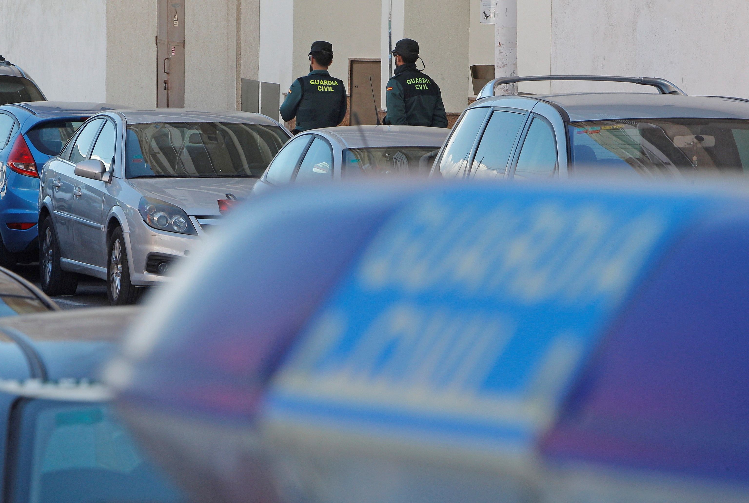 Dos guardias civiles en Alicante.