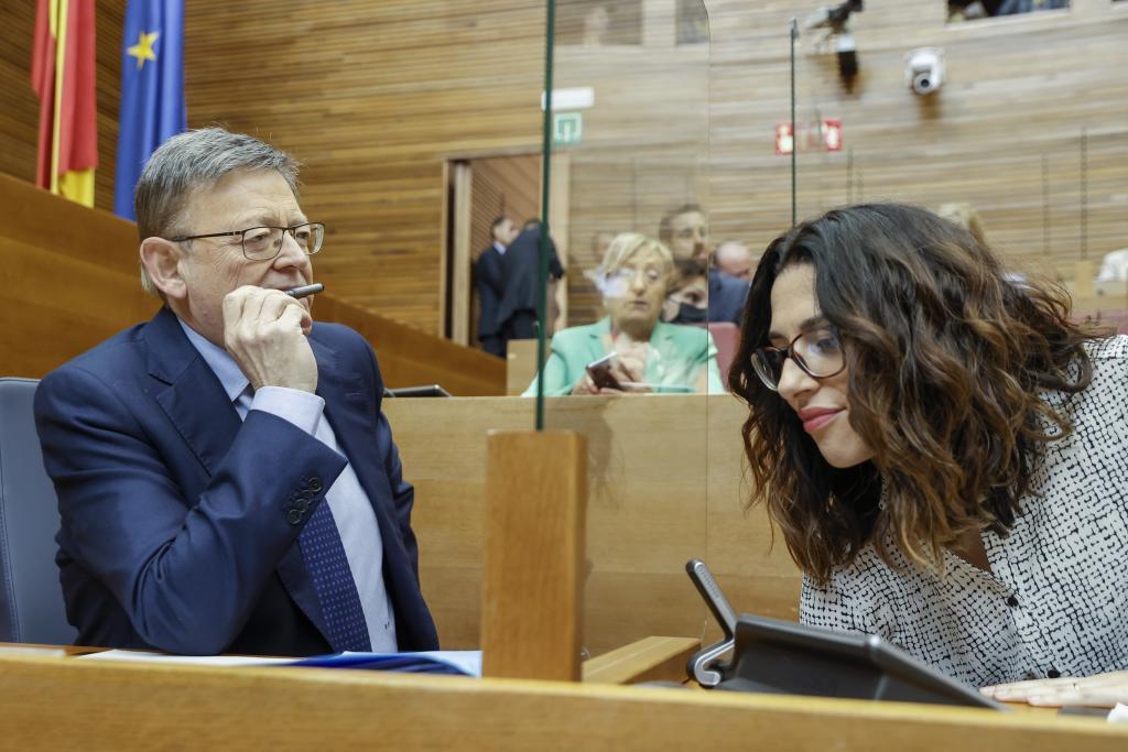 El presidente de la Generalitat, Ximo Puig, y la vicepresidenta y consejera de Igualdad, Aitana Mas.
