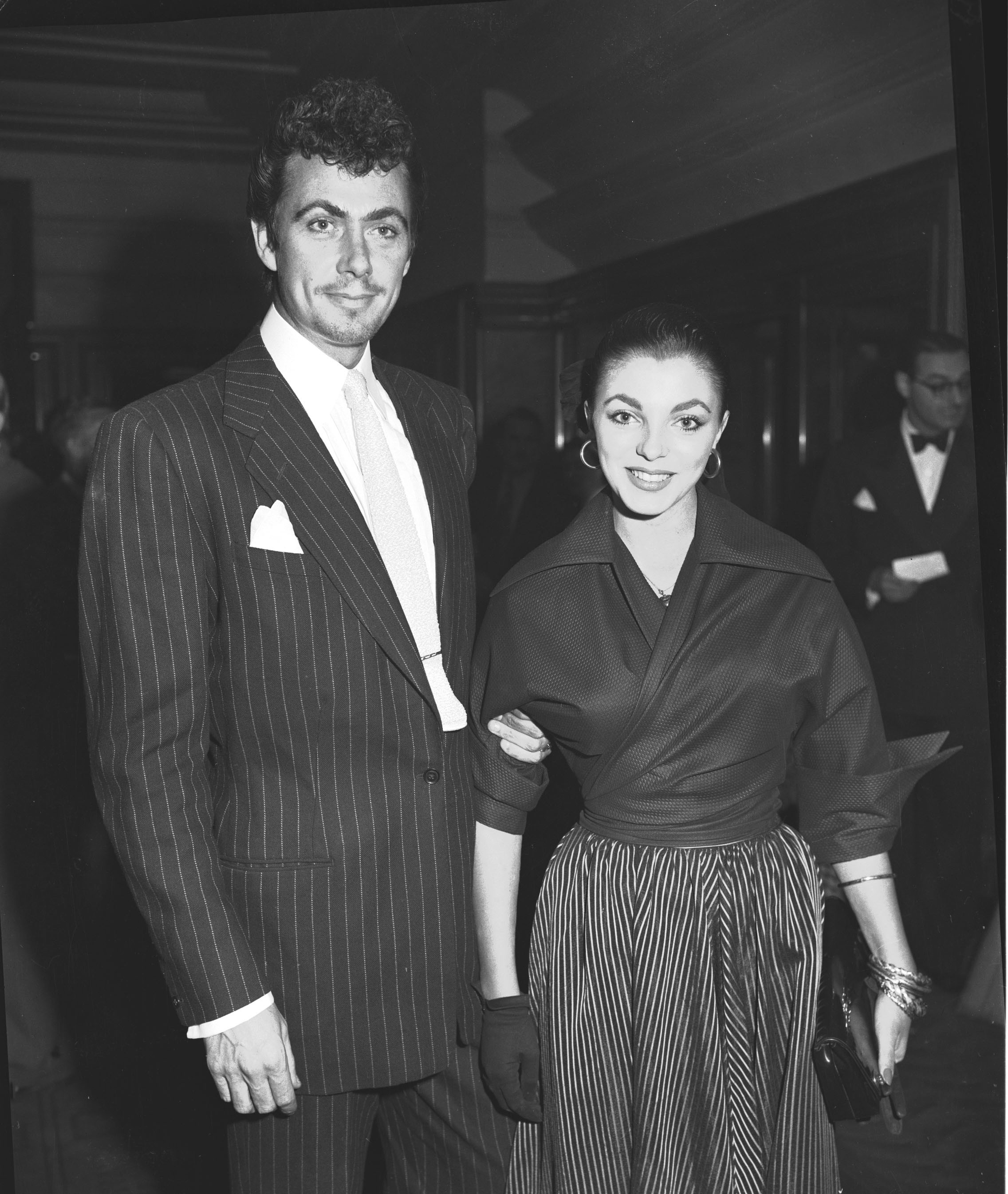 Joan Collins y su primer marido, Maxwell Reed, en 1952.