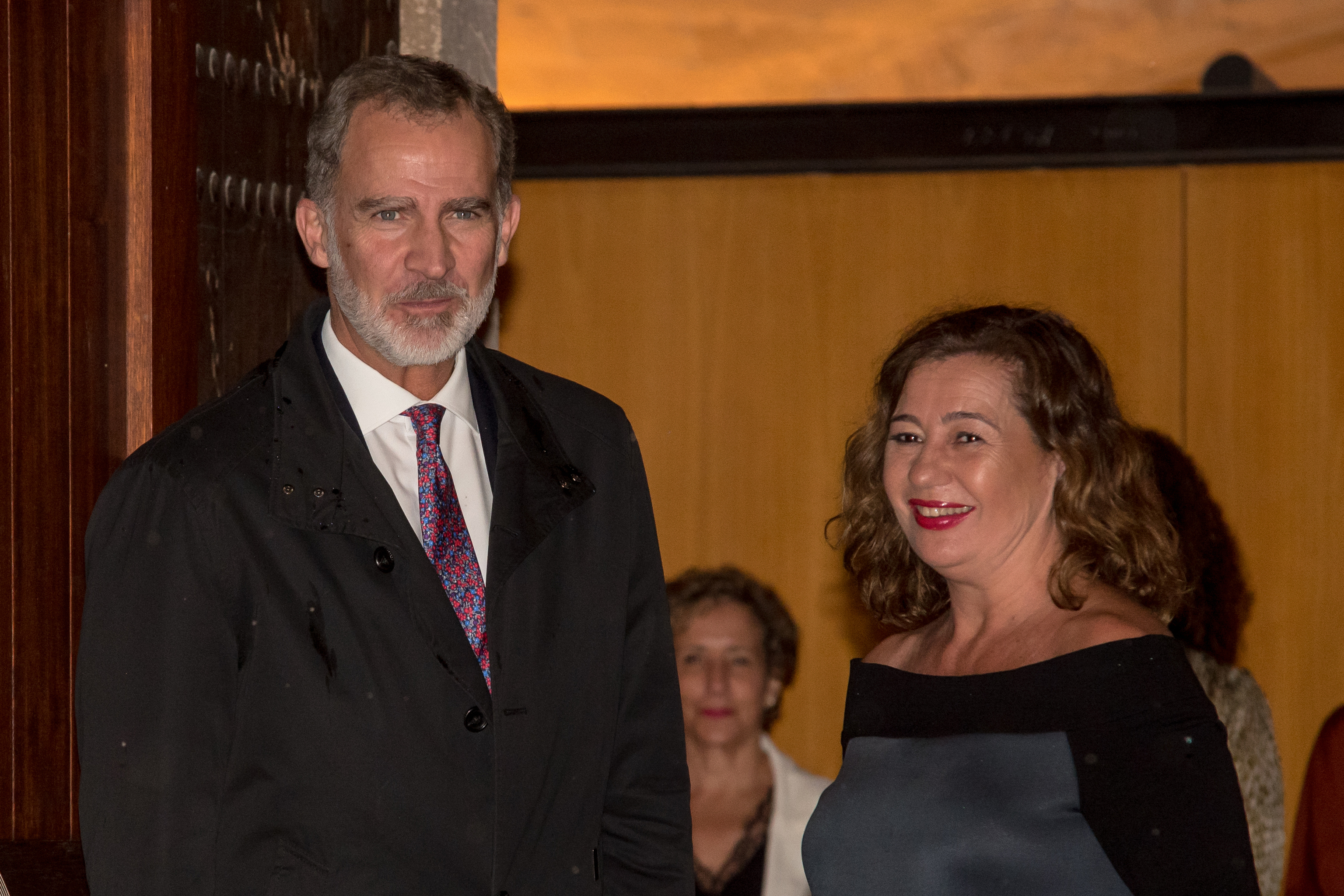 El rey junto a Francina Armengol a su llegada a la cena de bienvenida con motivo de la 54 edicin de la Conferencia anual del Comit Internacional de Museos y Colecciones de Arte Moderno