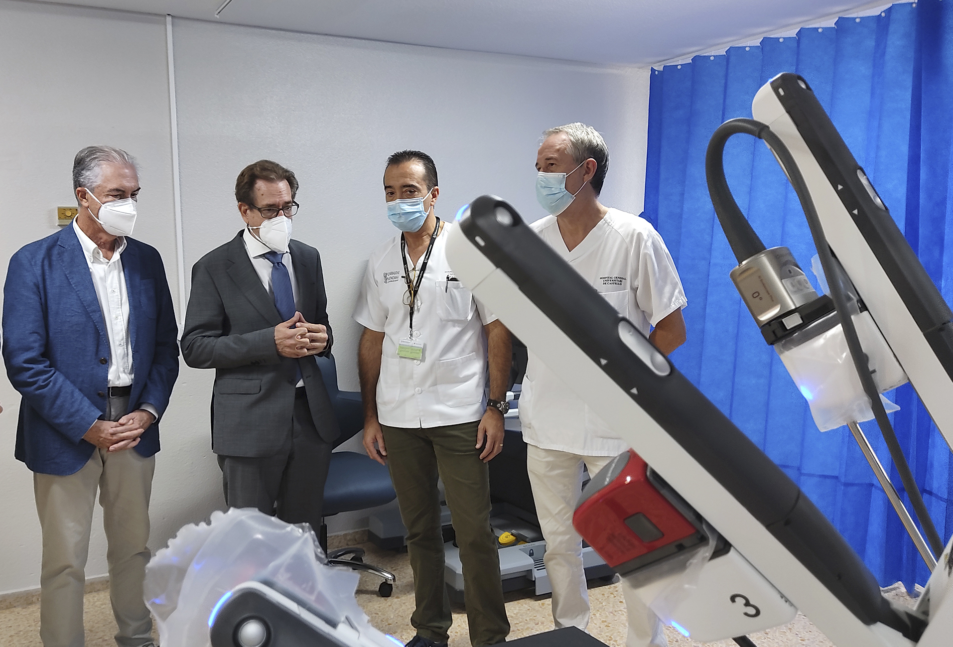 El conseller de Sanidad, Miguel Mnguez, durante su ltima visita al Hospital General de Castelln.