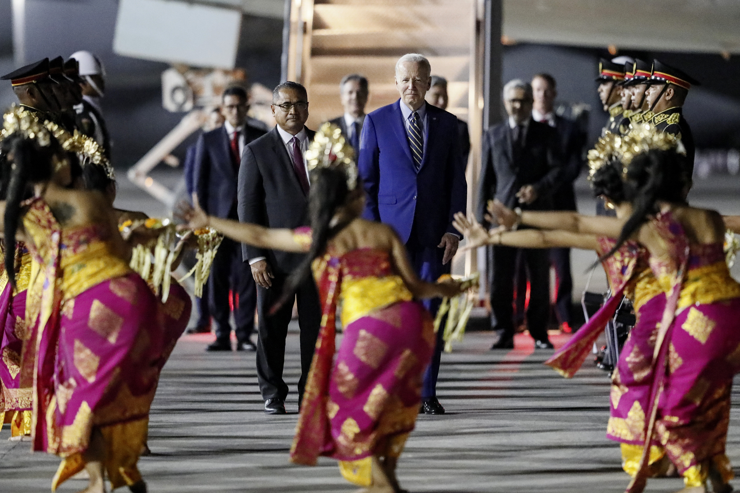 Baile balinés a la llegada de Joe Biden al G20.