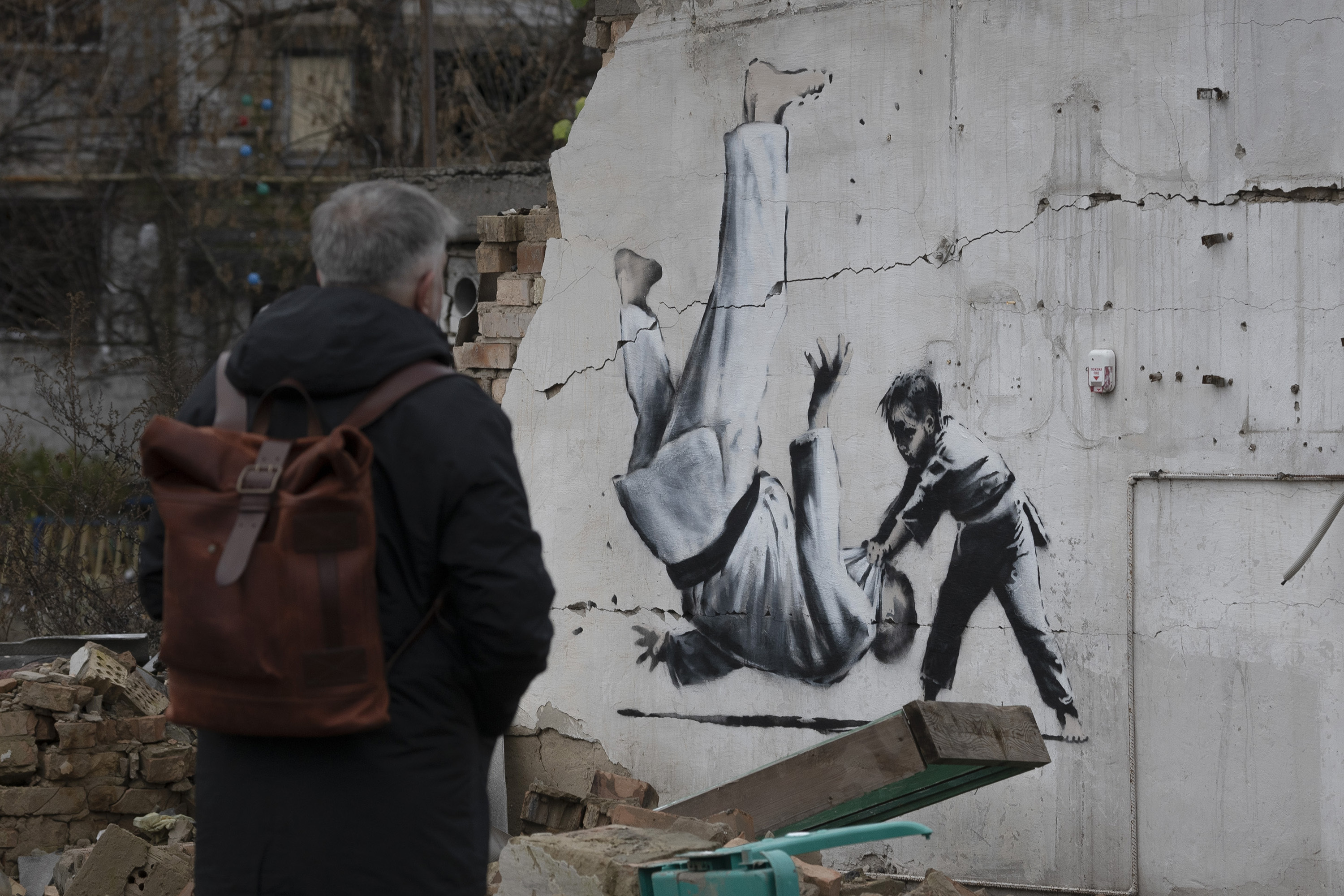 Mediar Helecho Deambular Banksy pinta siete murales en Ucrania | Arte