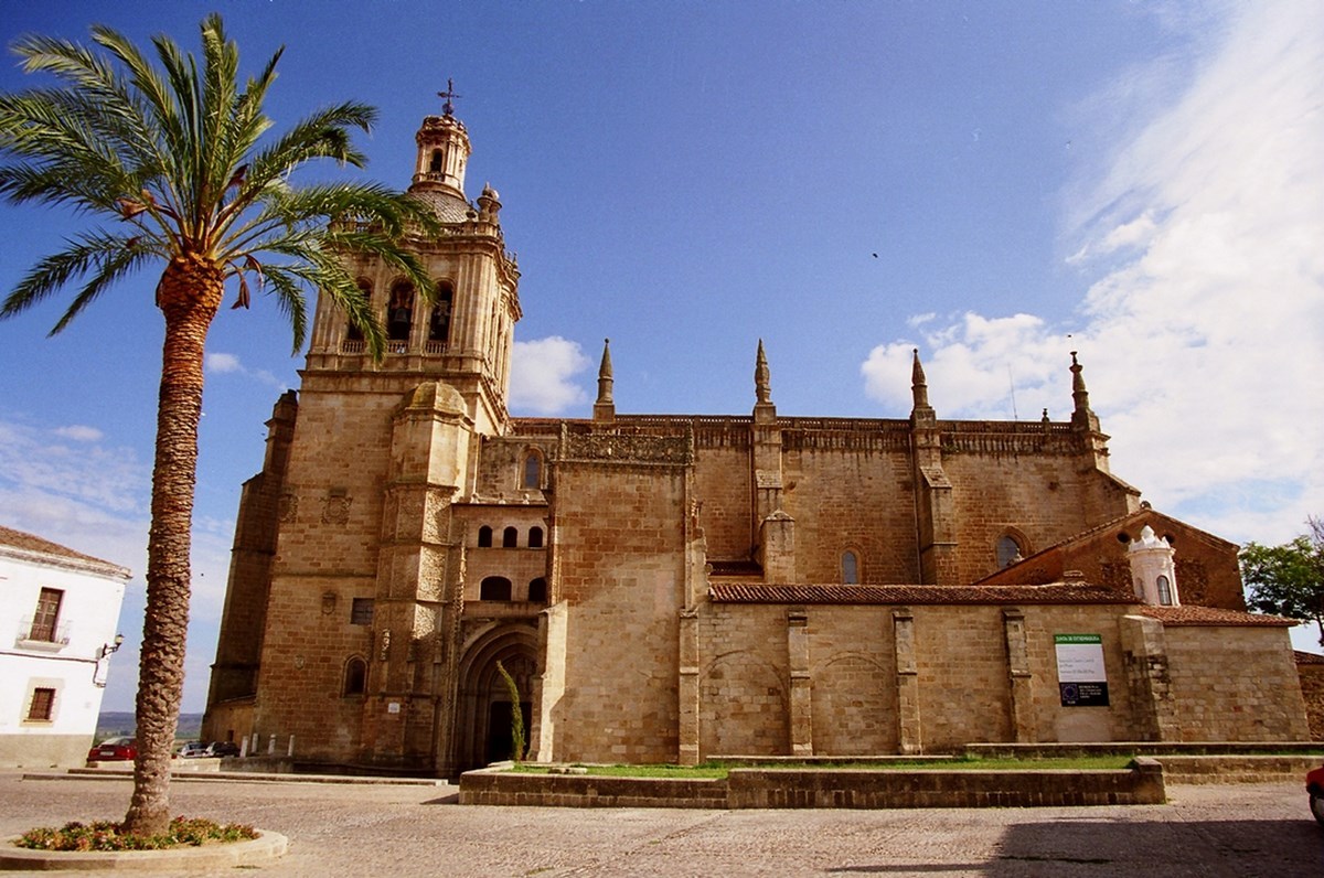 El pueblo extremeño que custodia el Sagrado Mantel de Cristo y es uno de los más antiguos de Europa