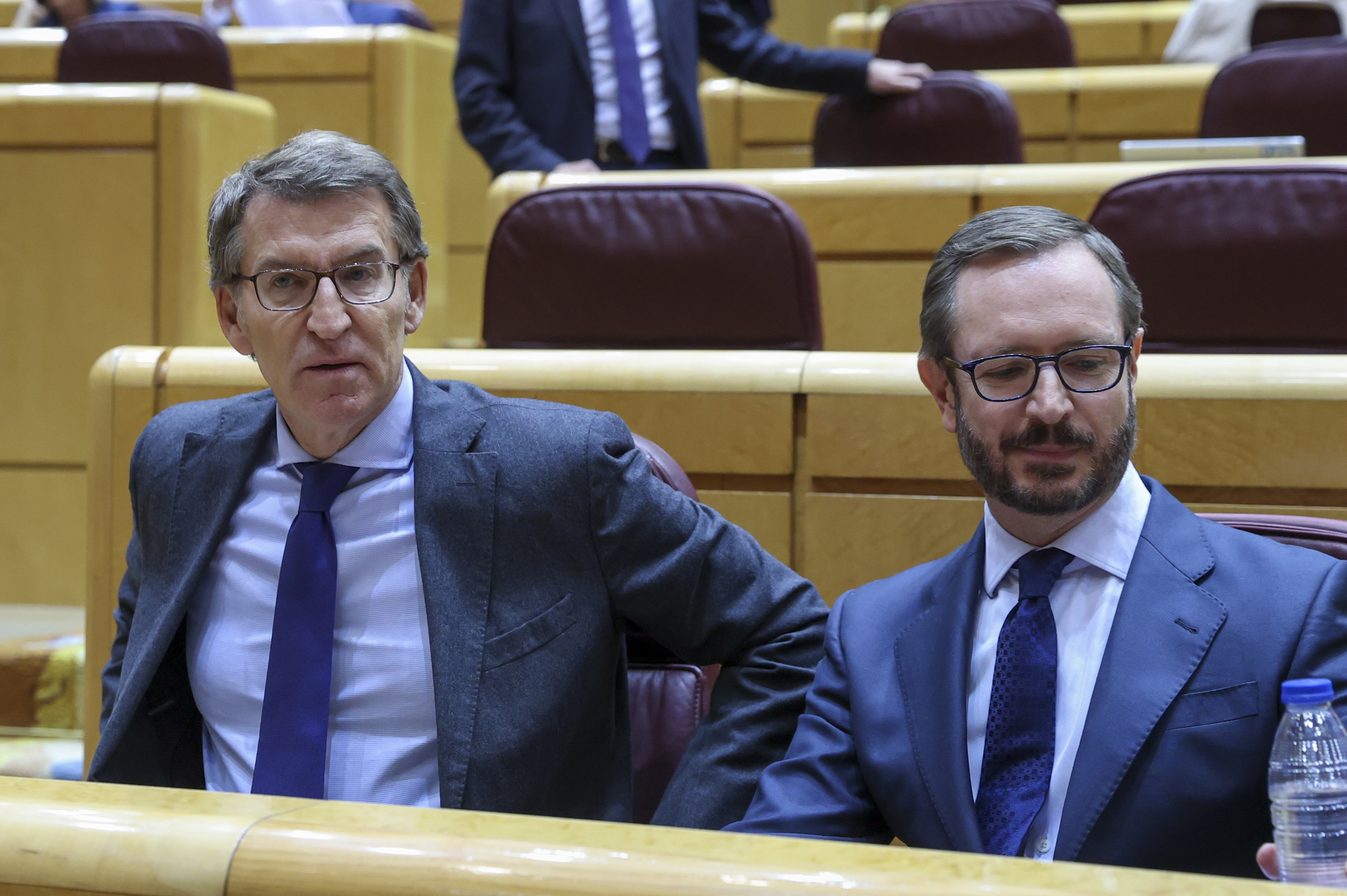 Alberto Nez Feijo y Javier Maroto, en el pleno del Senado del martes pasado.