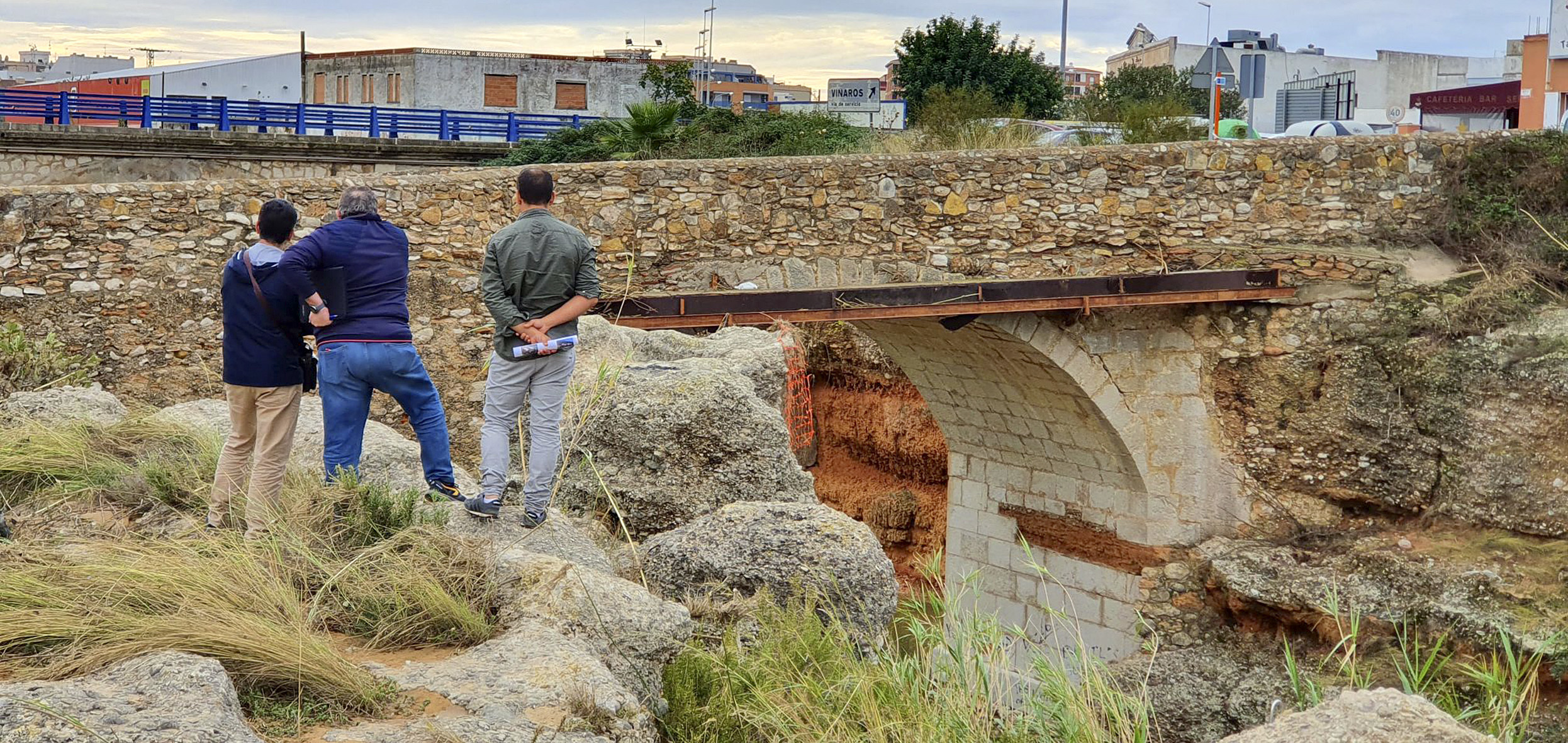 Un puente histórico de Vinaròs ha sido cerrado al paso por los daños del temporal.