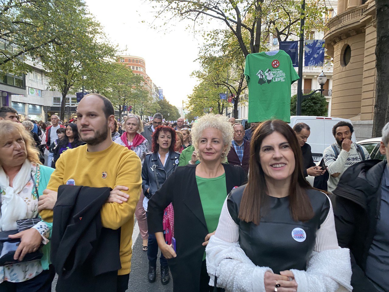 Miren Gorrotxategi junto a sus compaeros del grupo Elkarrekin Podemos durante la marcha celebrada en Bilbao el pasado 5 de noviembre.