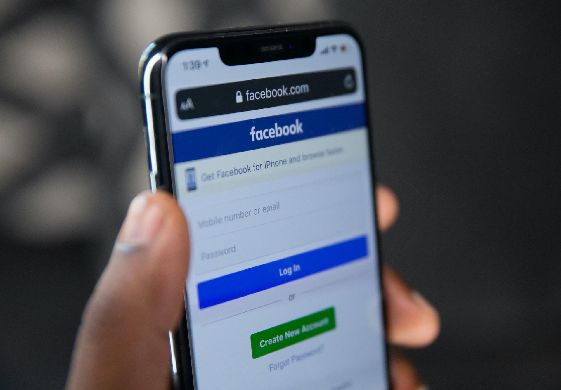 Meta eliminará de los perfiles de Facebook las afiliaciones religiosas y políticas