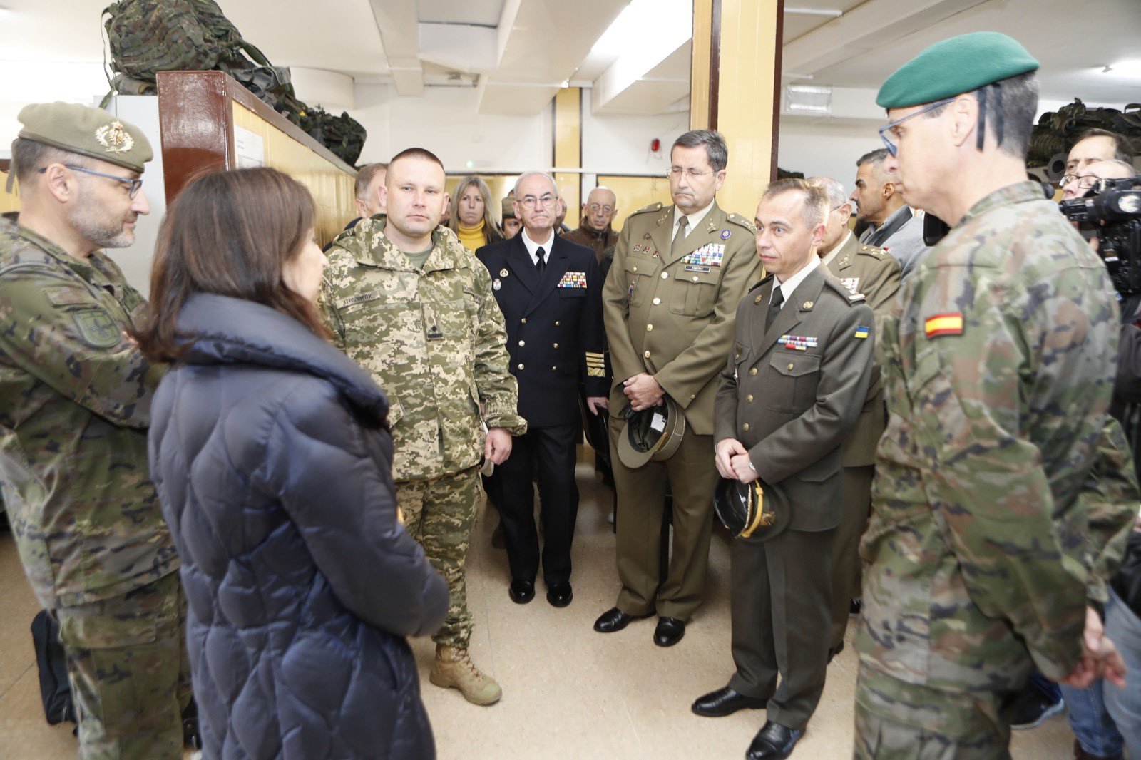 La ministra durante la visita al Toledo Training Command