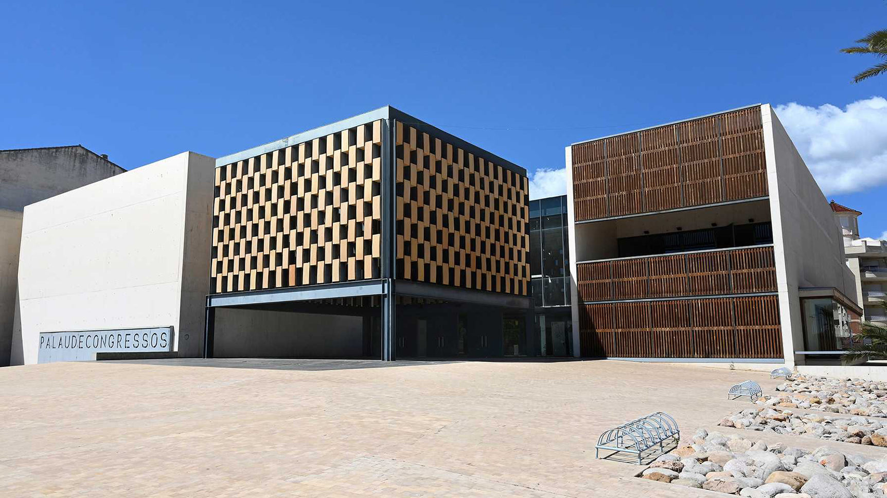 El Palau de Congressos de Pescola es titularidad de la Generalitat Valenciana y est gestionado por el IVC.