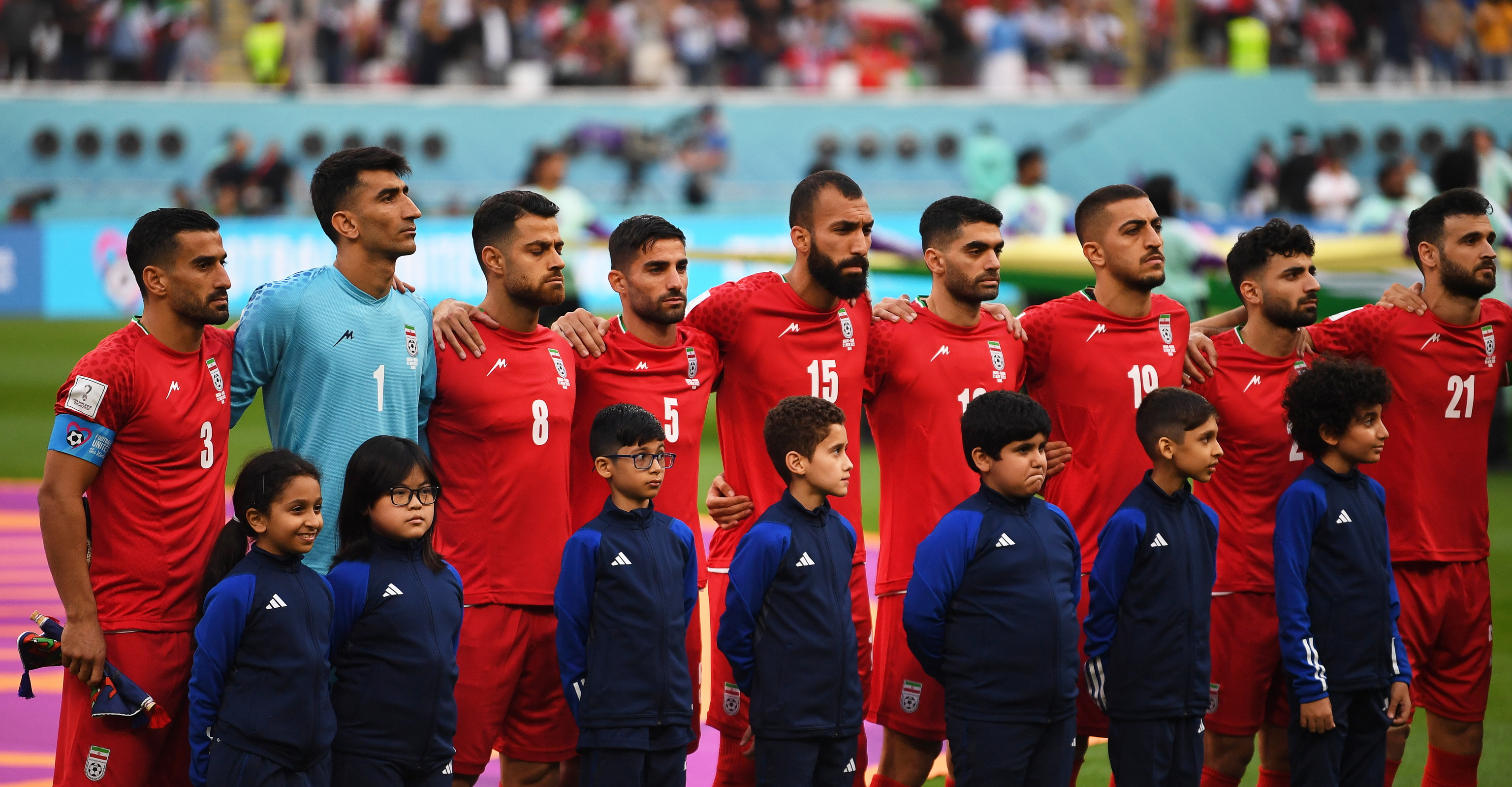 Los jugadores de Irán se negaron a cantar su himno.