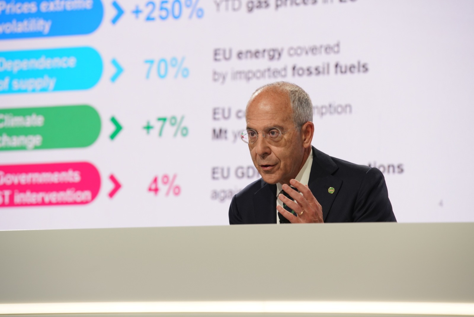 Enel invertirá 9.000 millones en Endesa, pero alerta del riesgo regulatorio de España