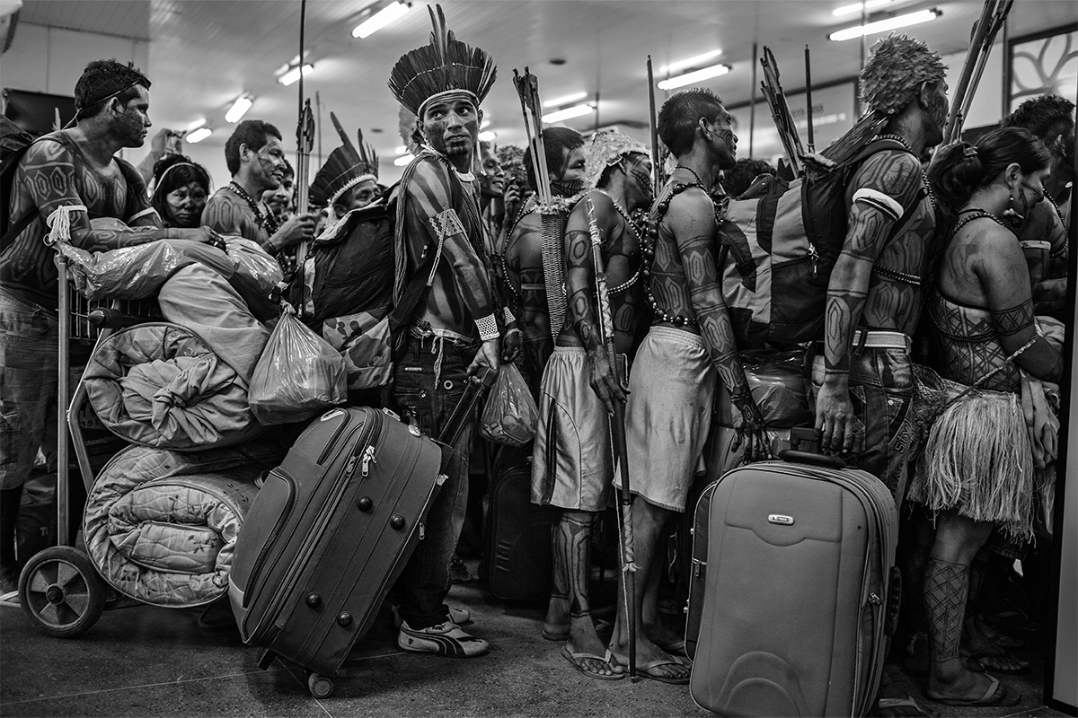 La comunidad Mundurukú embarcando en el aeropuerto.