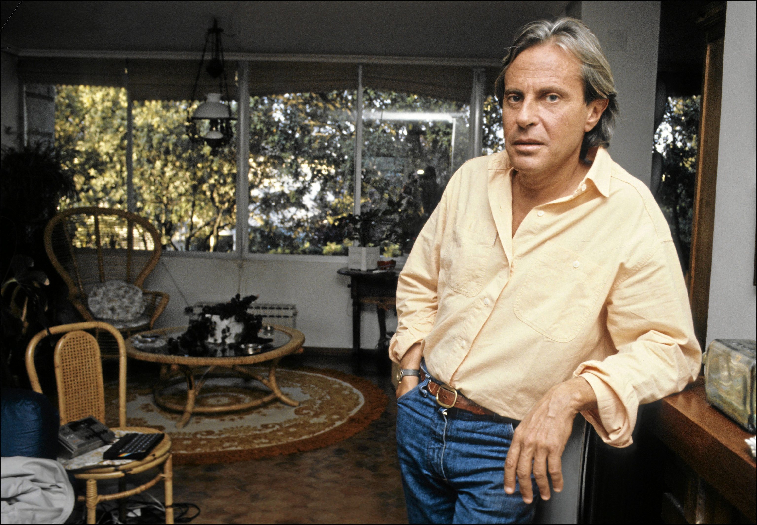 Juan Carlos Calderón, en su casa en los años 80.