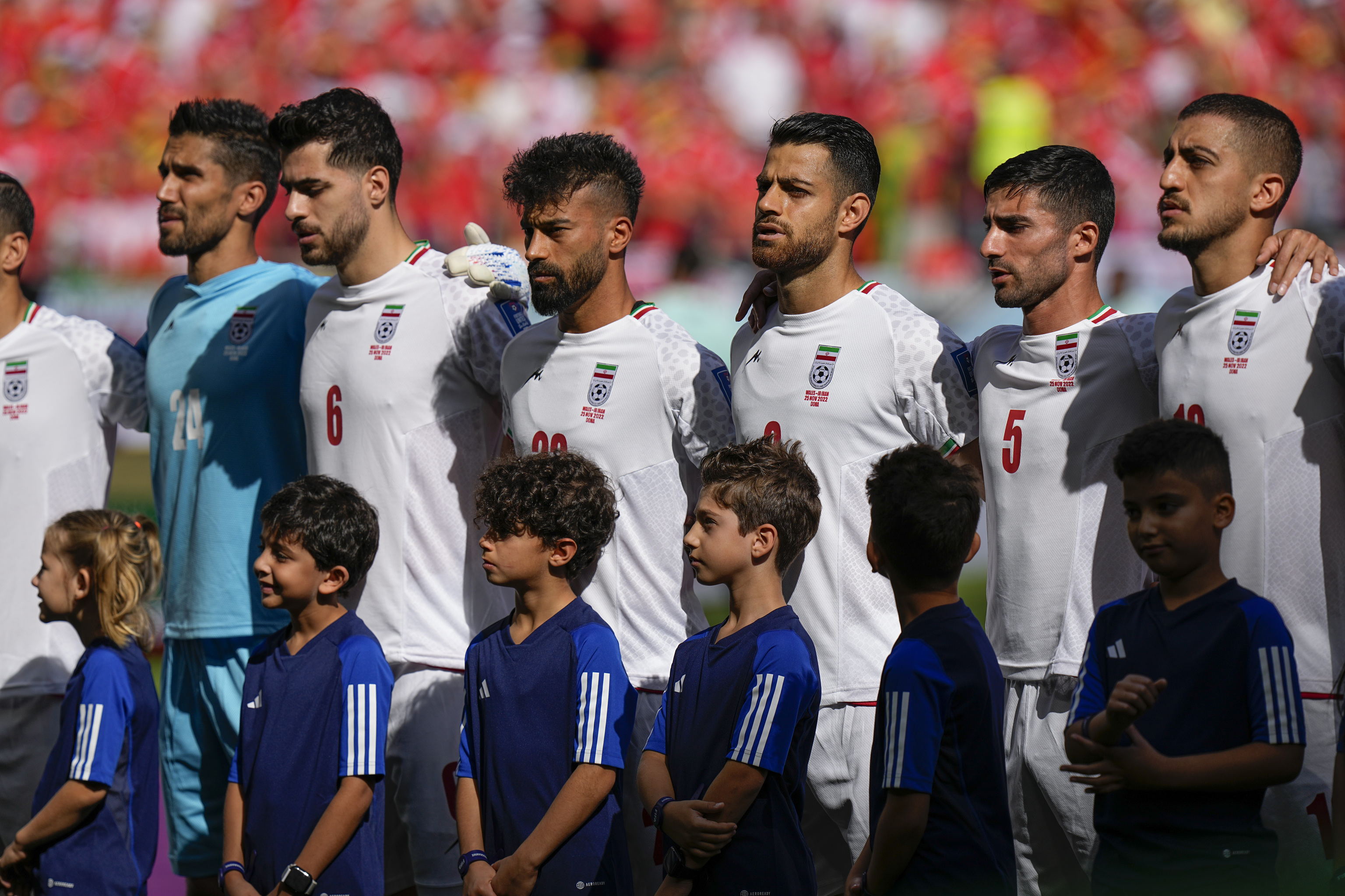 Los jugadores de Irán, antes del partido ante Gales.