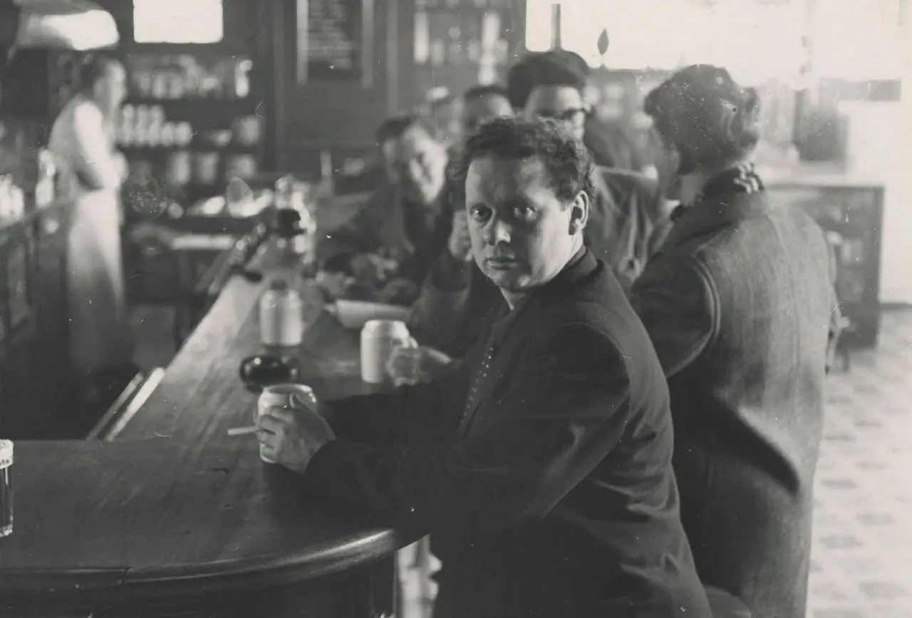Dylan Thomas en la White Horse Tavern de Nueva York, 1952.