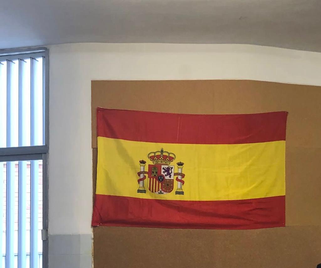 La bandera expuesta en el aula de 1 de bachillerato del colegio La Salle Palma.