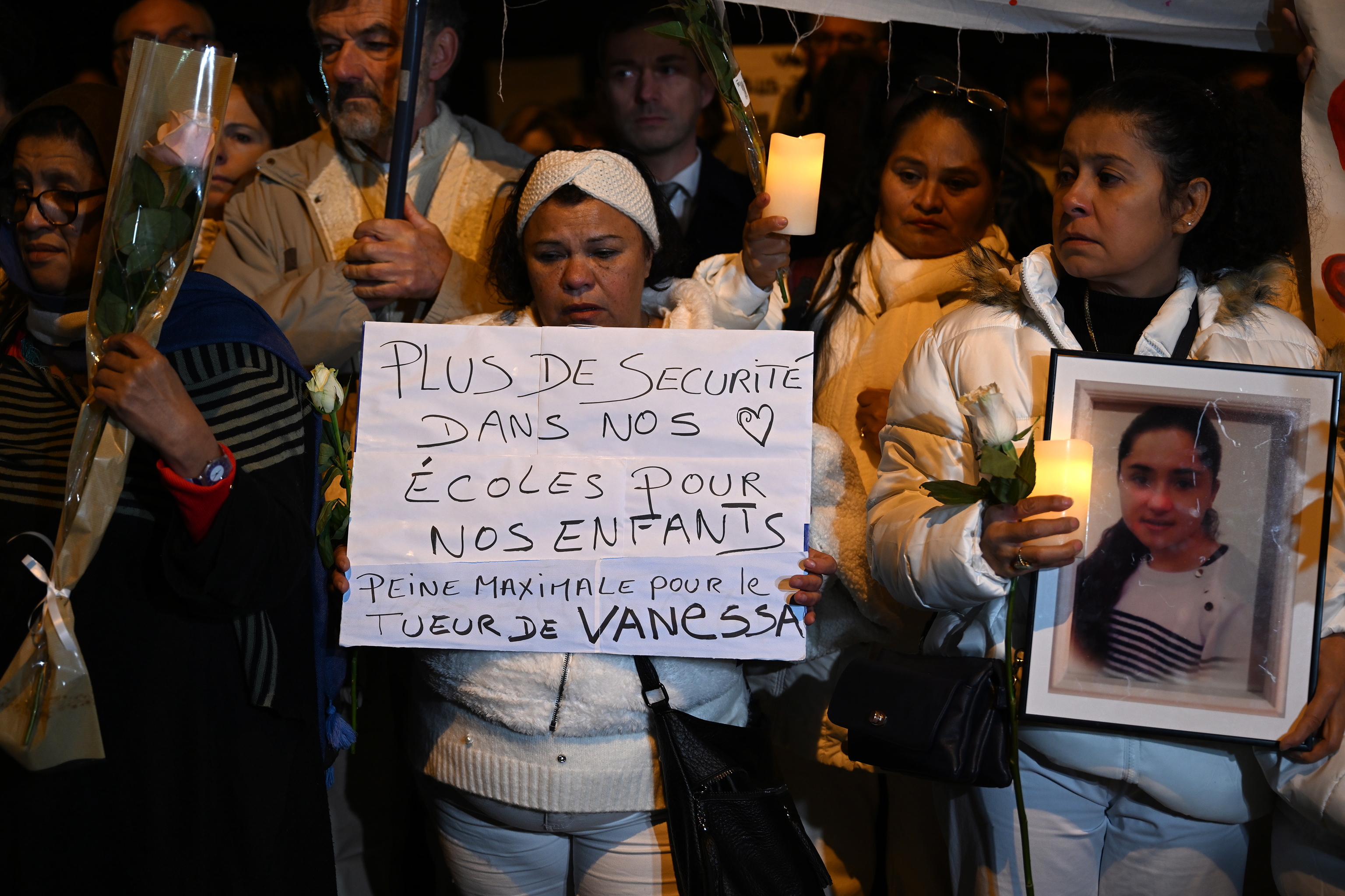 Celebran una ceremonia de homenaje a la adolescente española asesinada en Francia