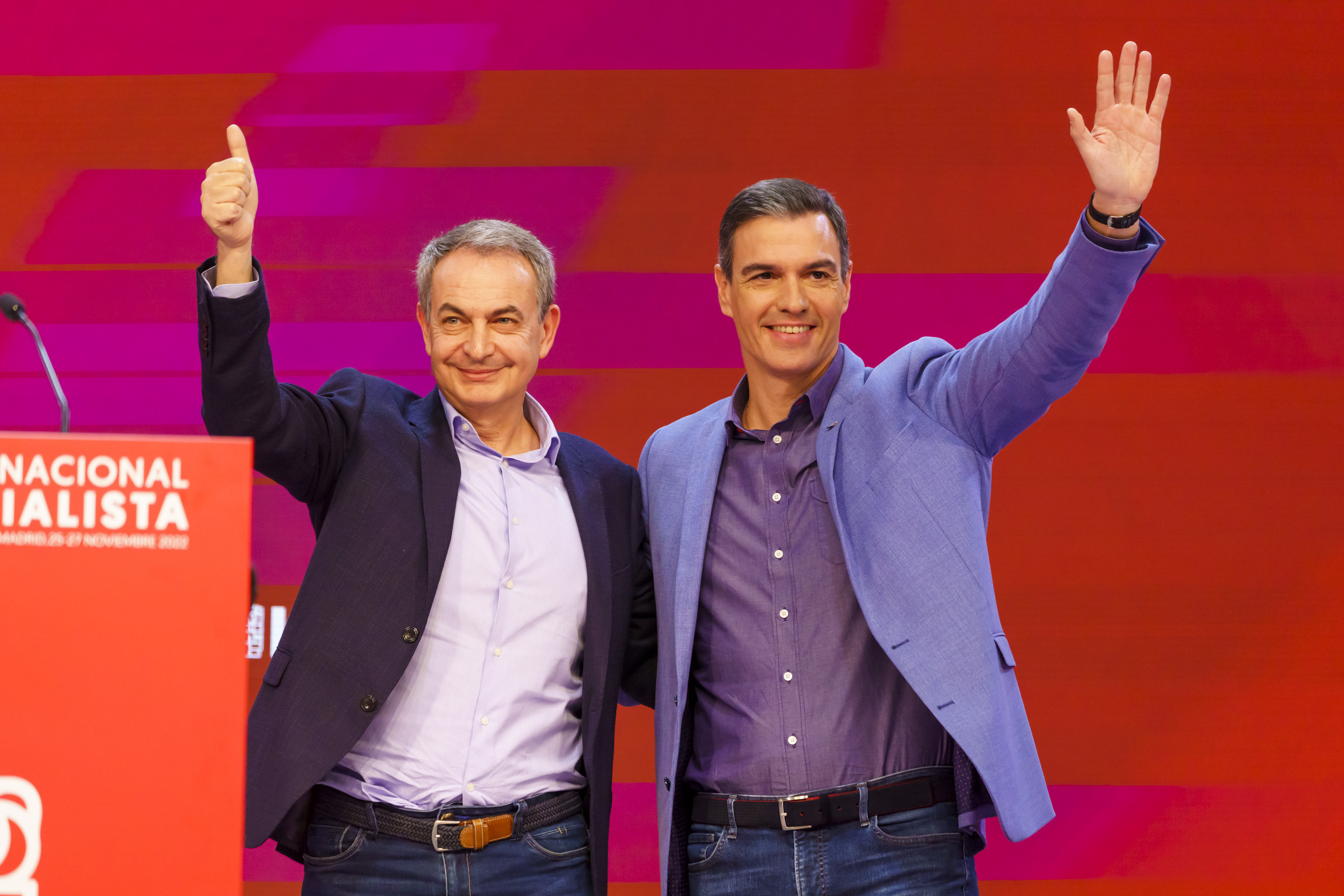 Jos Luis Rodrguez Zapatero (iz.) y Pedro Snchez.