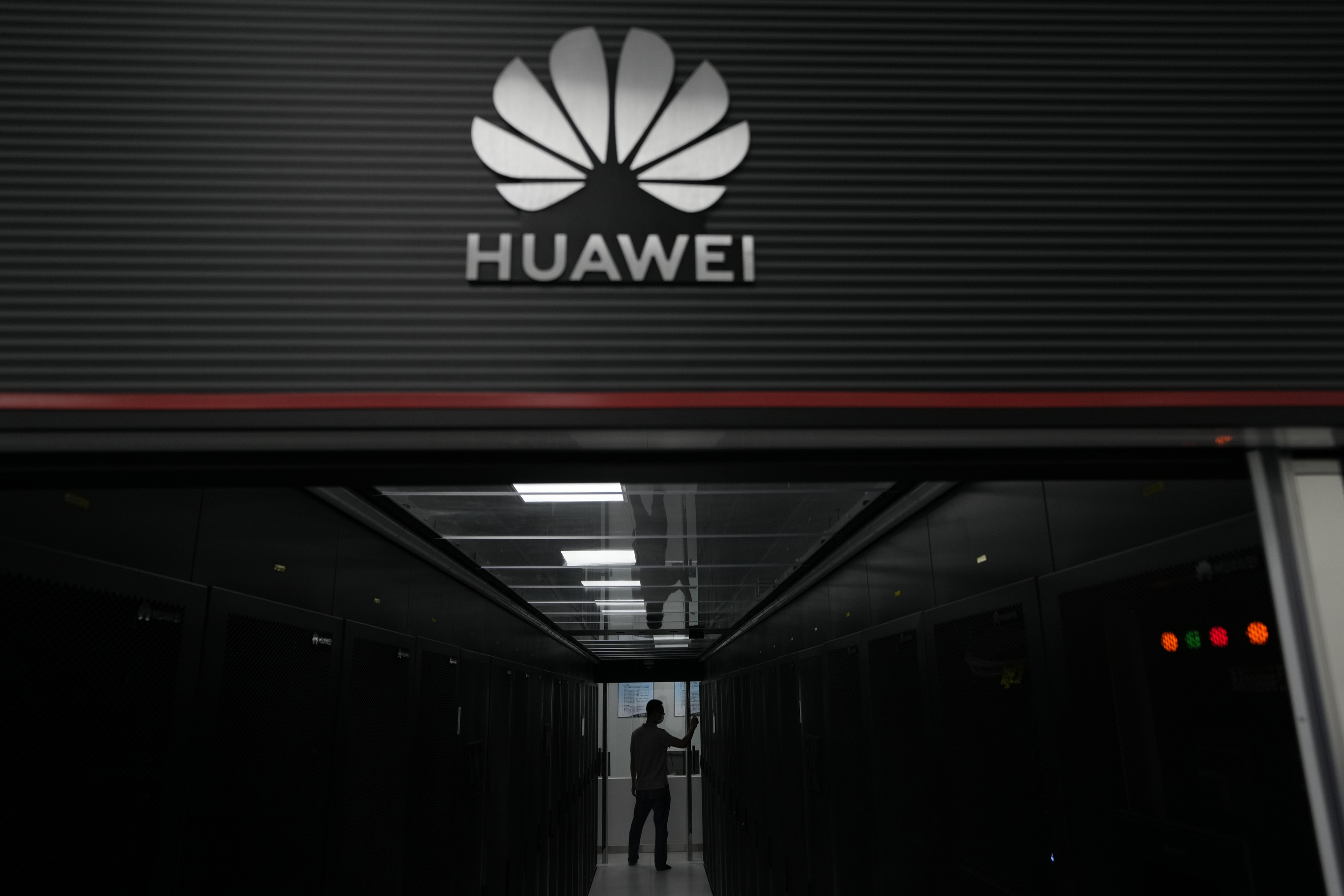 Estados Unidos prohíbe importar servicios de telecomunicaciones de las chinas Huawei y ZTE