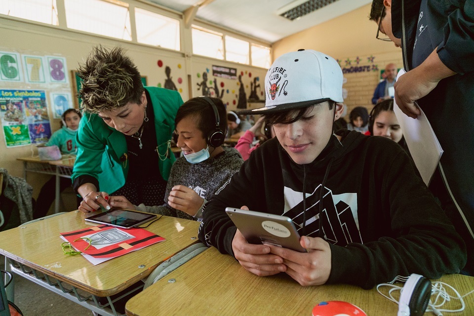 Esperanza educativa digital para niños chilenos en riesgo social