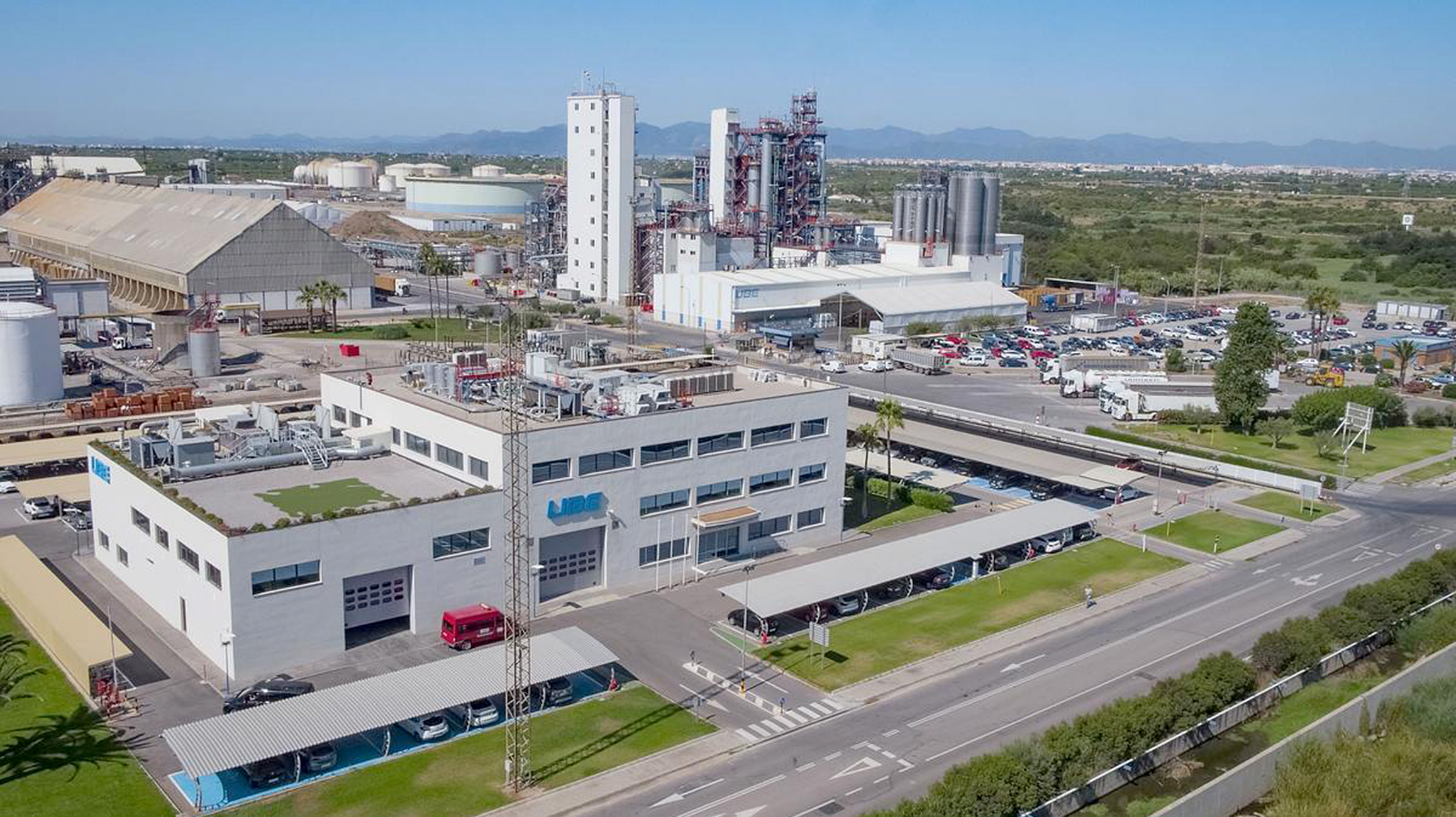 Imagen de las instalaciones de la compaia UBE Corporation Europe, ubicadas en el polgono del Serrallo de Castelln.