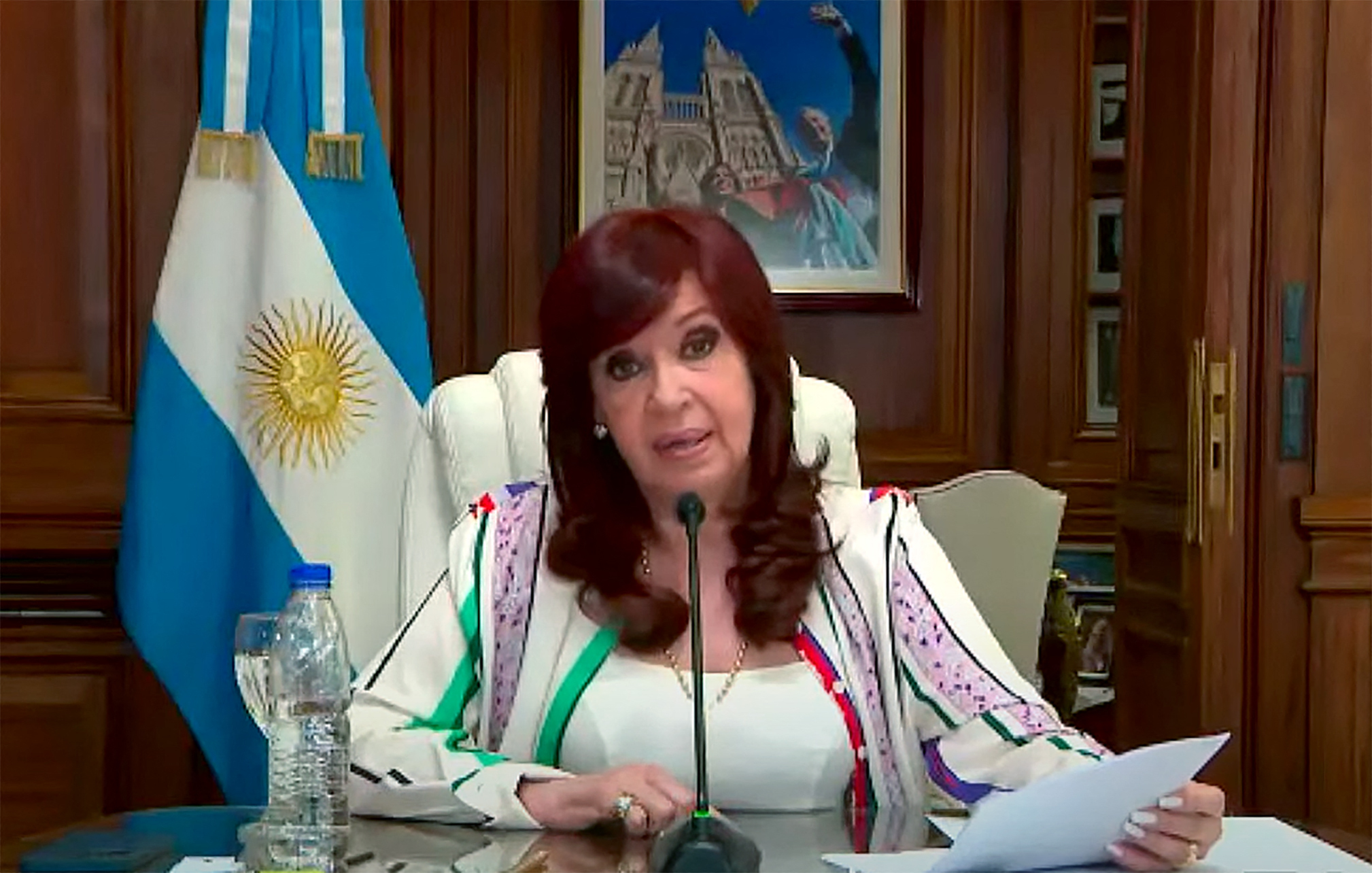 Cristina Kirchner denuncia ser víctima de un «pelotón de fusilamiento» por parte de la justicia argentina