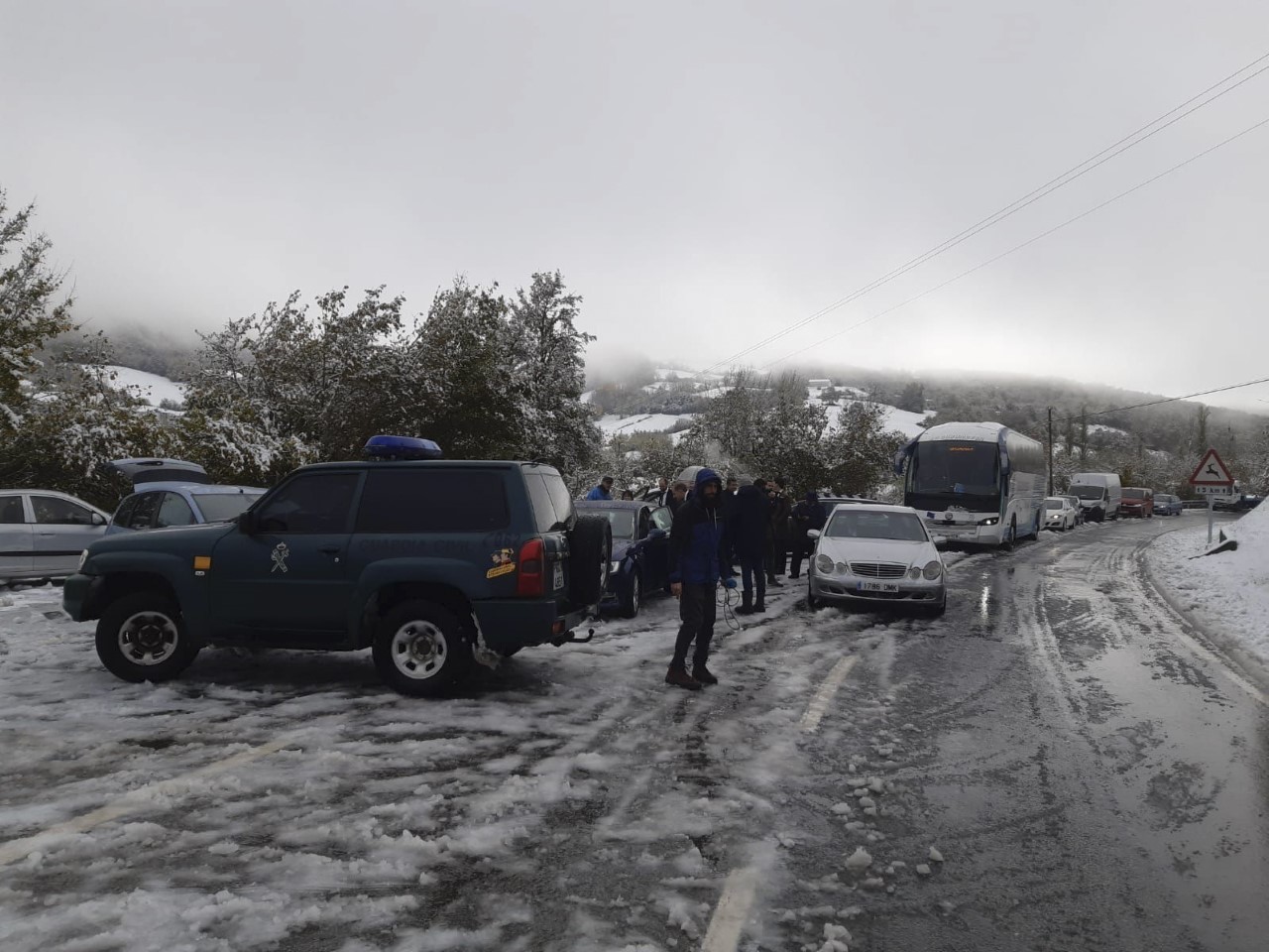 Coches bloqueados hace unos días en el Alto de Mezkiritz (Navarra)