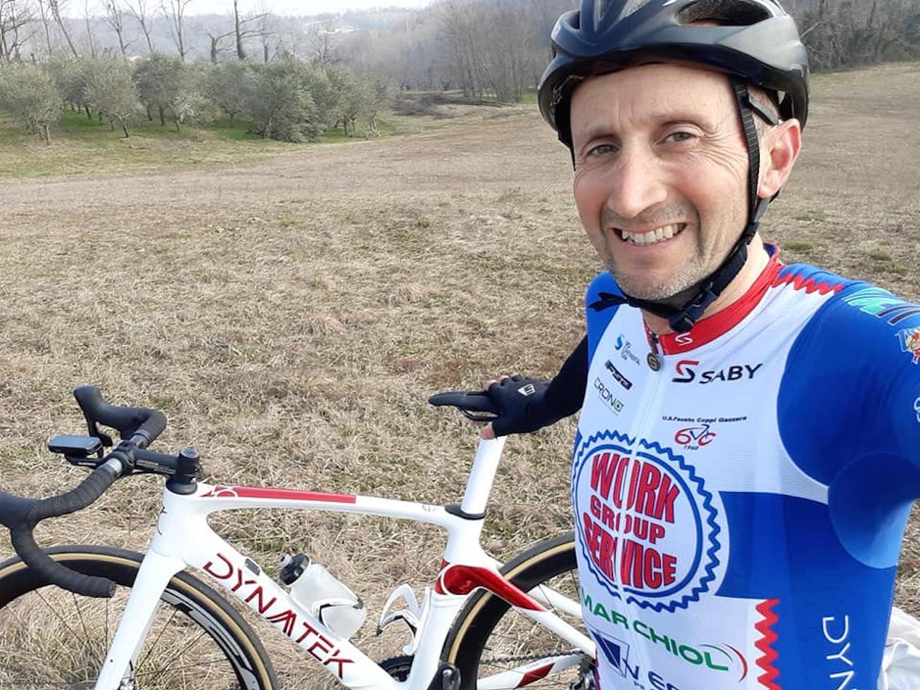 El ex campen de ciclismo italiano, Davide Rebellin, hacindose un selfie.