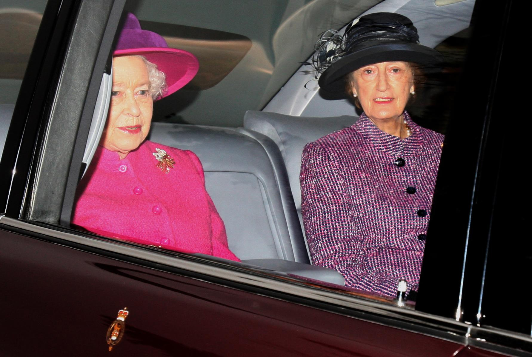 La reina Isabel II y Lady Susan Hussey